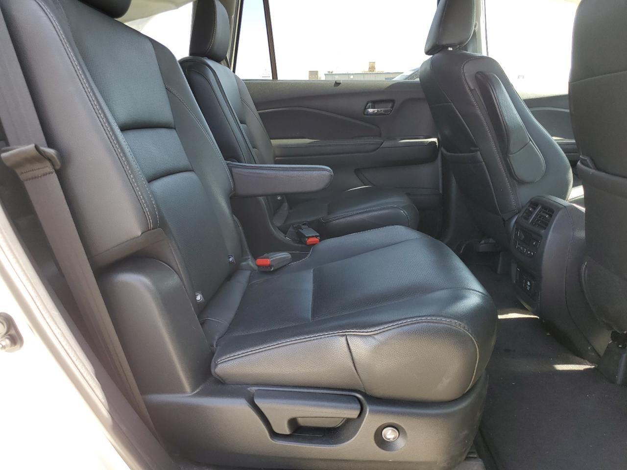 Photo 10 VIN: 5FNYF6H05KB061373 - HONDA PILOT 