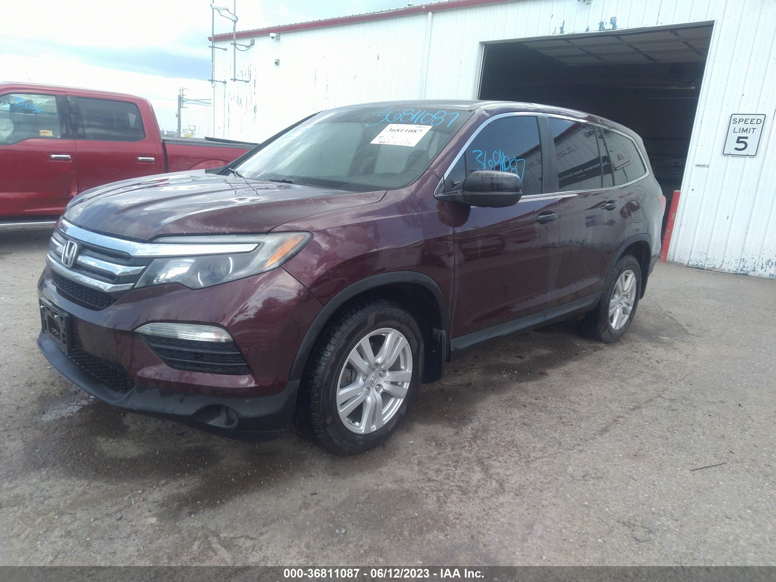 Photo 1 VIN: 5FNYF6H11GB109323 - HONDA PILOT 