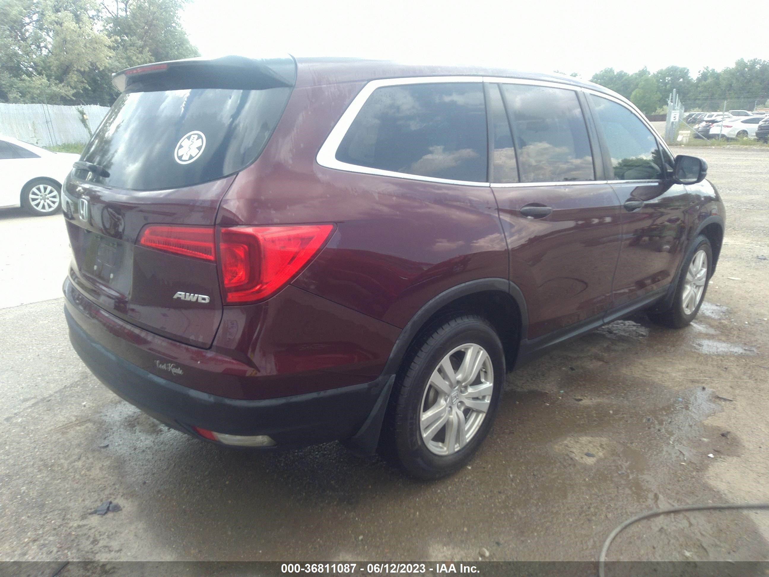 Photo 3 VIN: 5FNYF6H11GB109323 - HONDA PILOT 