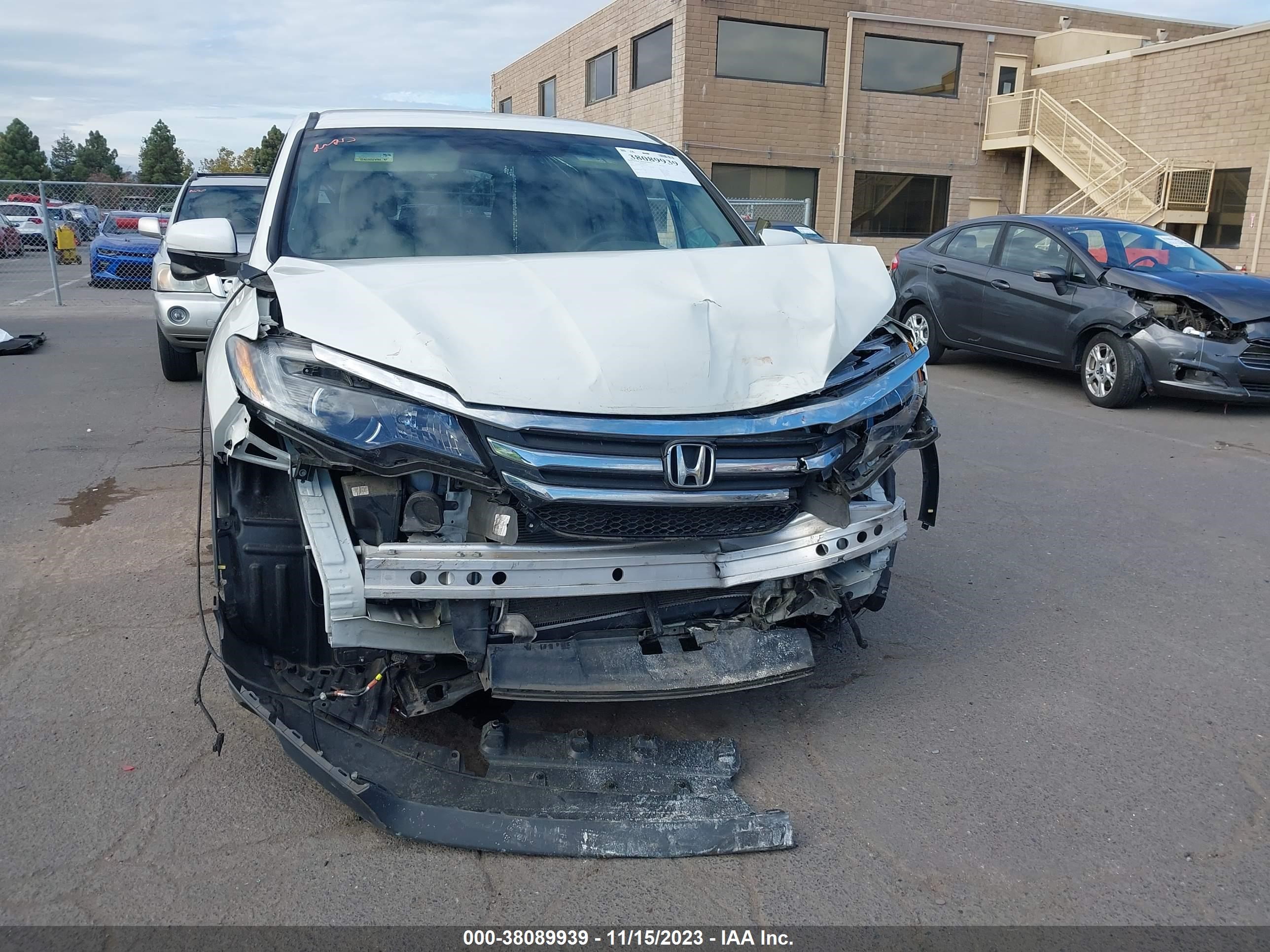 Photo 11 VIN: 5FNYF6H32JB071125 - HONDA PILOT 