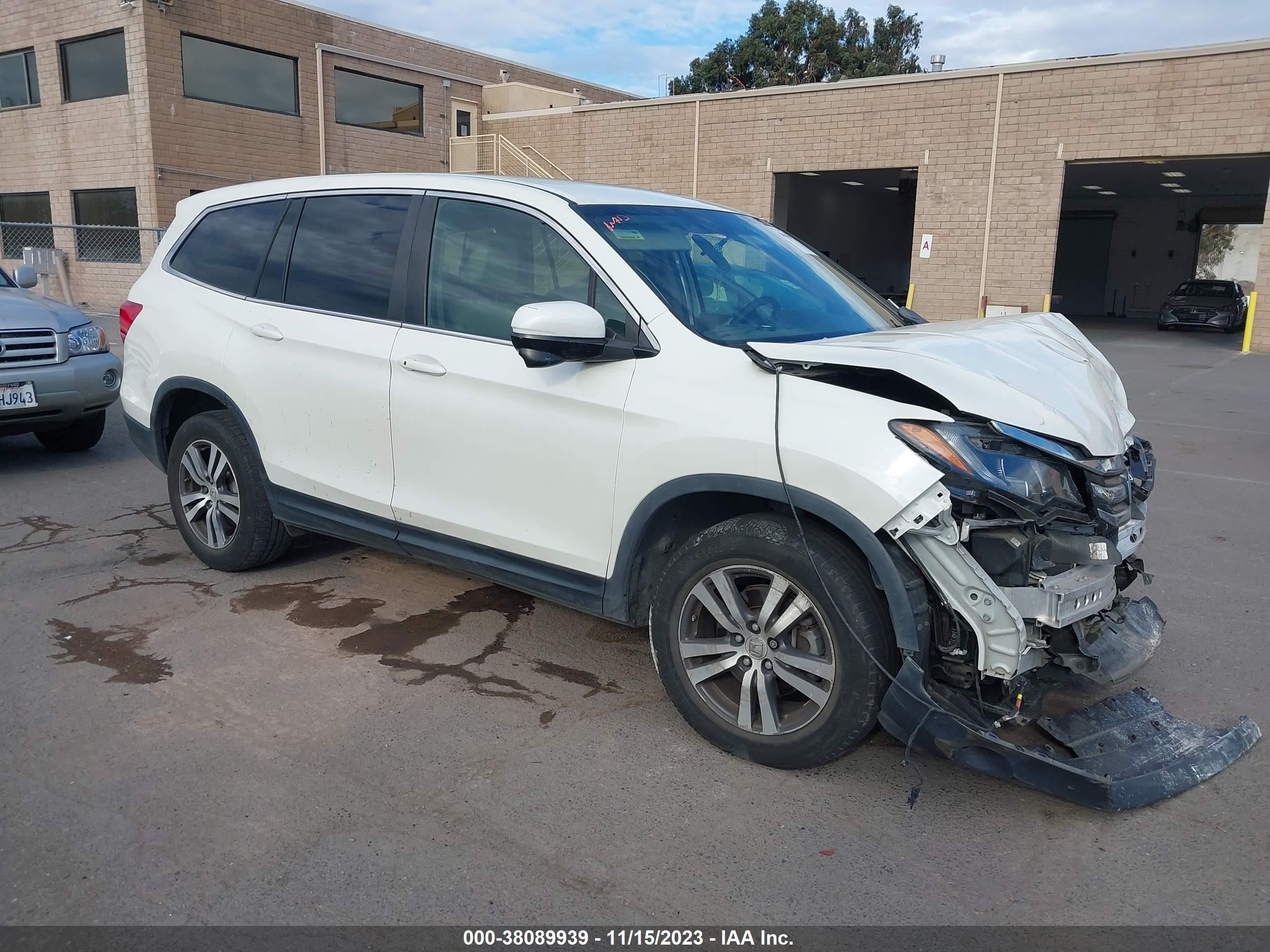 Photo 12 VIN: 5FNYF6H32JB071125 - HONDA PILOT 