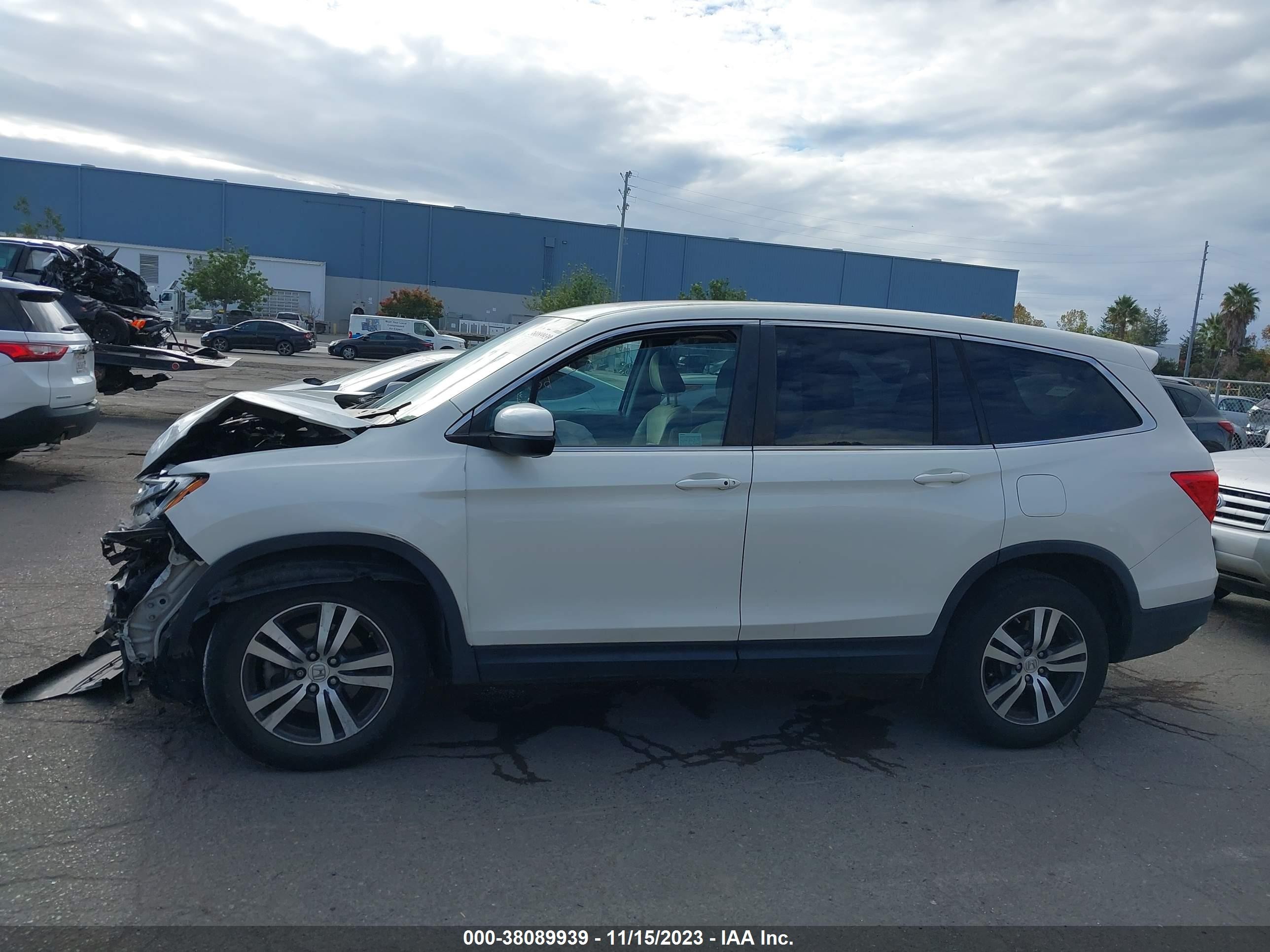 Photo 13 VIN: 5FNYF6H32JB071125 - HONDA PILOT 