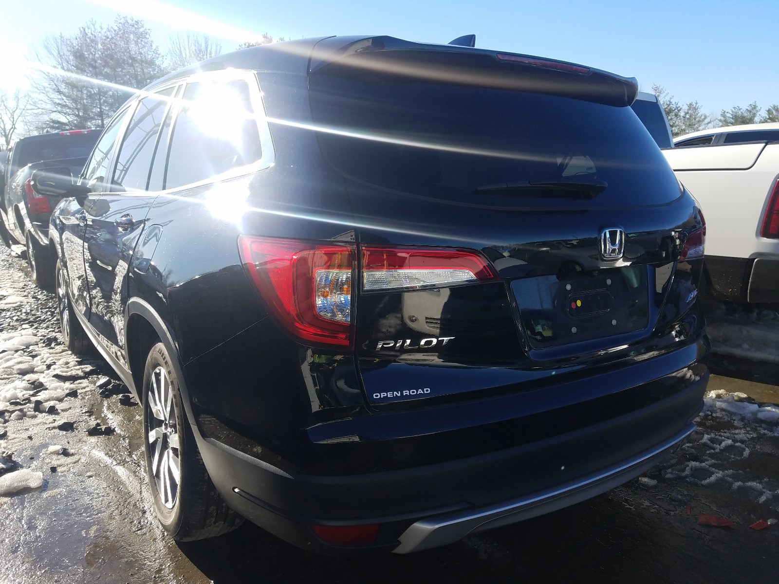 Photo 2 VIN: 5FNYF6H51KB064010 - HONDA PILOT EXL 