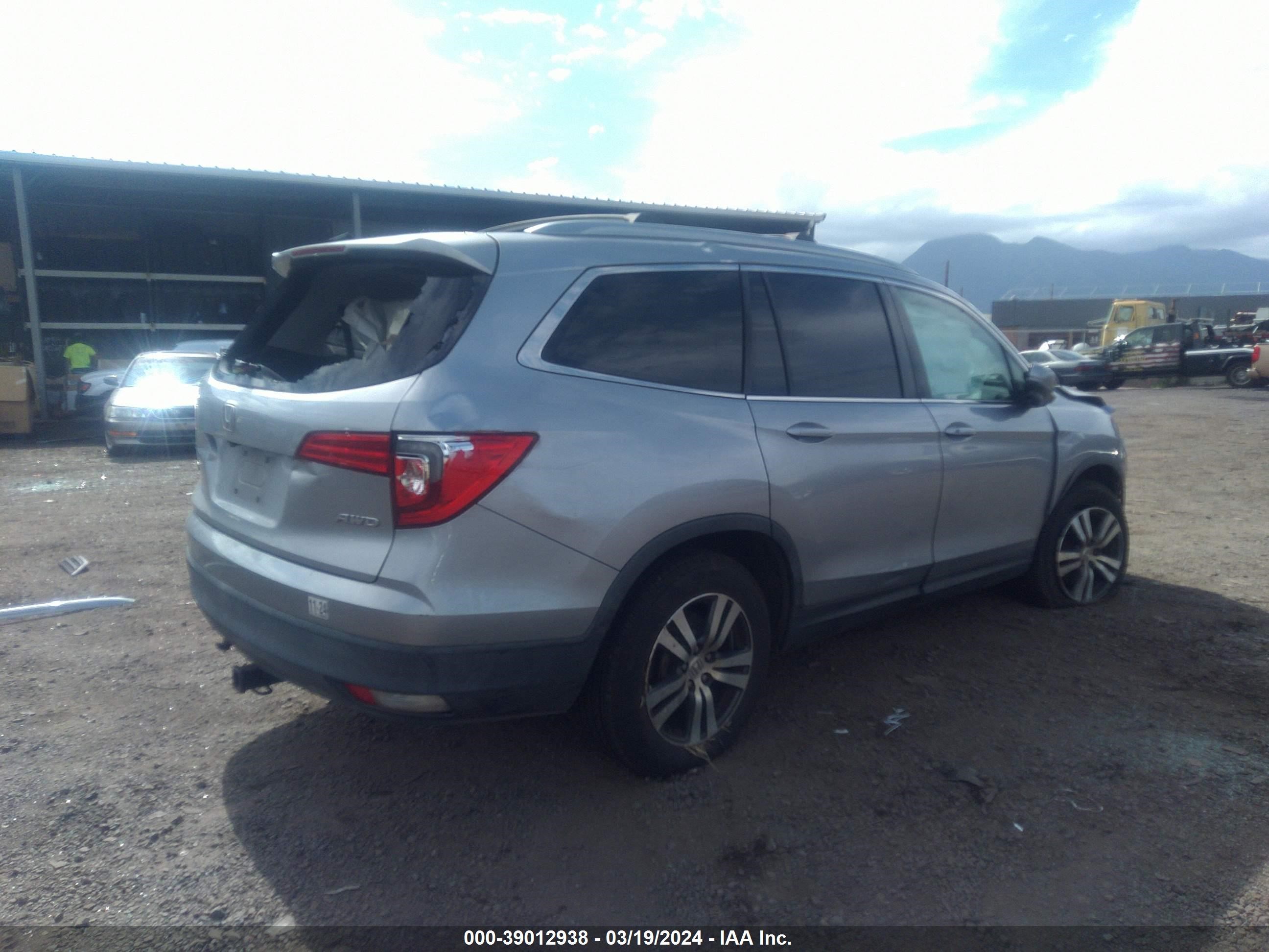 Photo 3 VIN: 5FNYF6H52GB016068 - HONDA PILOT 