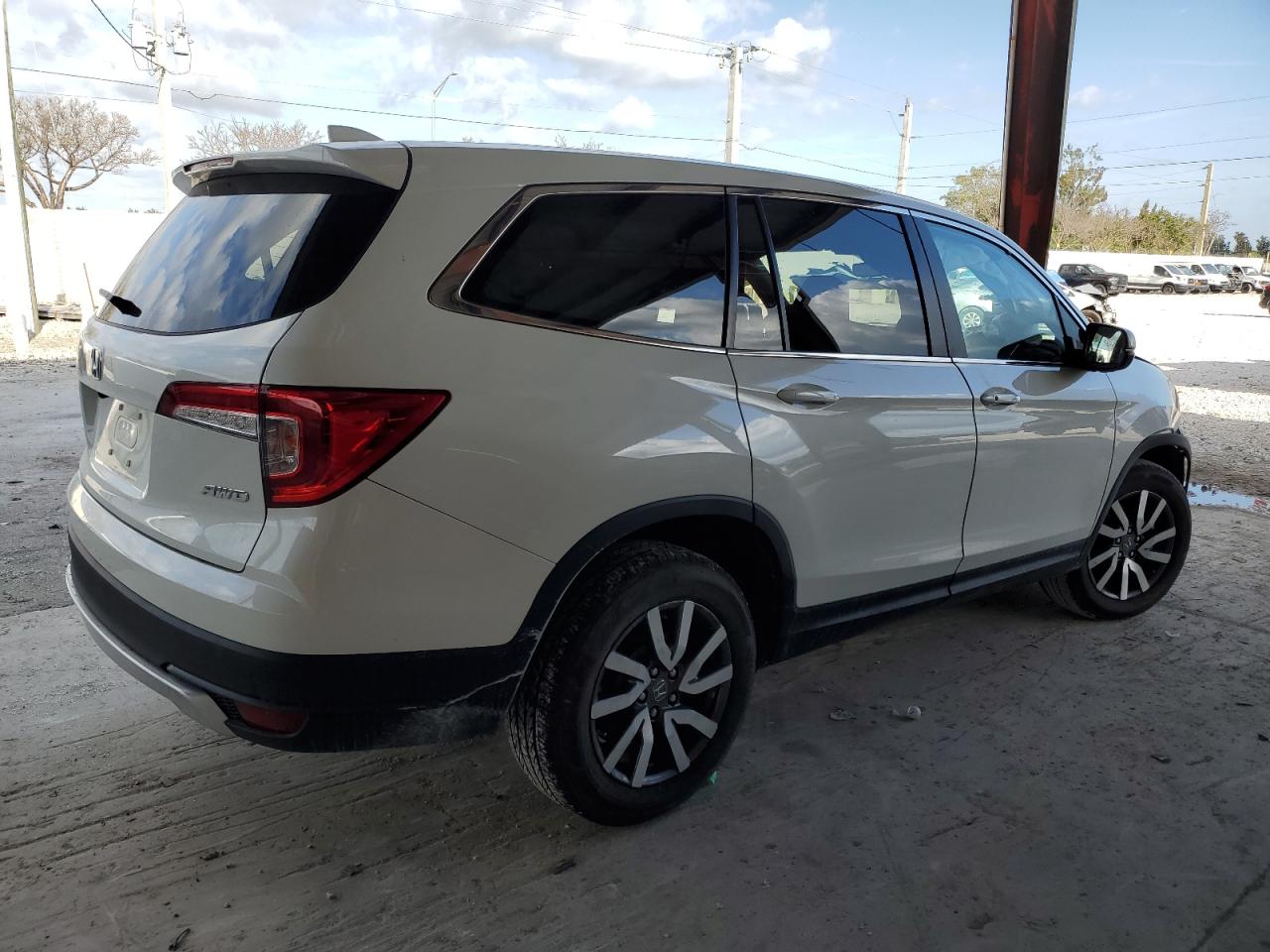 Photo 2 VIN: 5FNYF6H53LB053060 - HONDA PILOT 