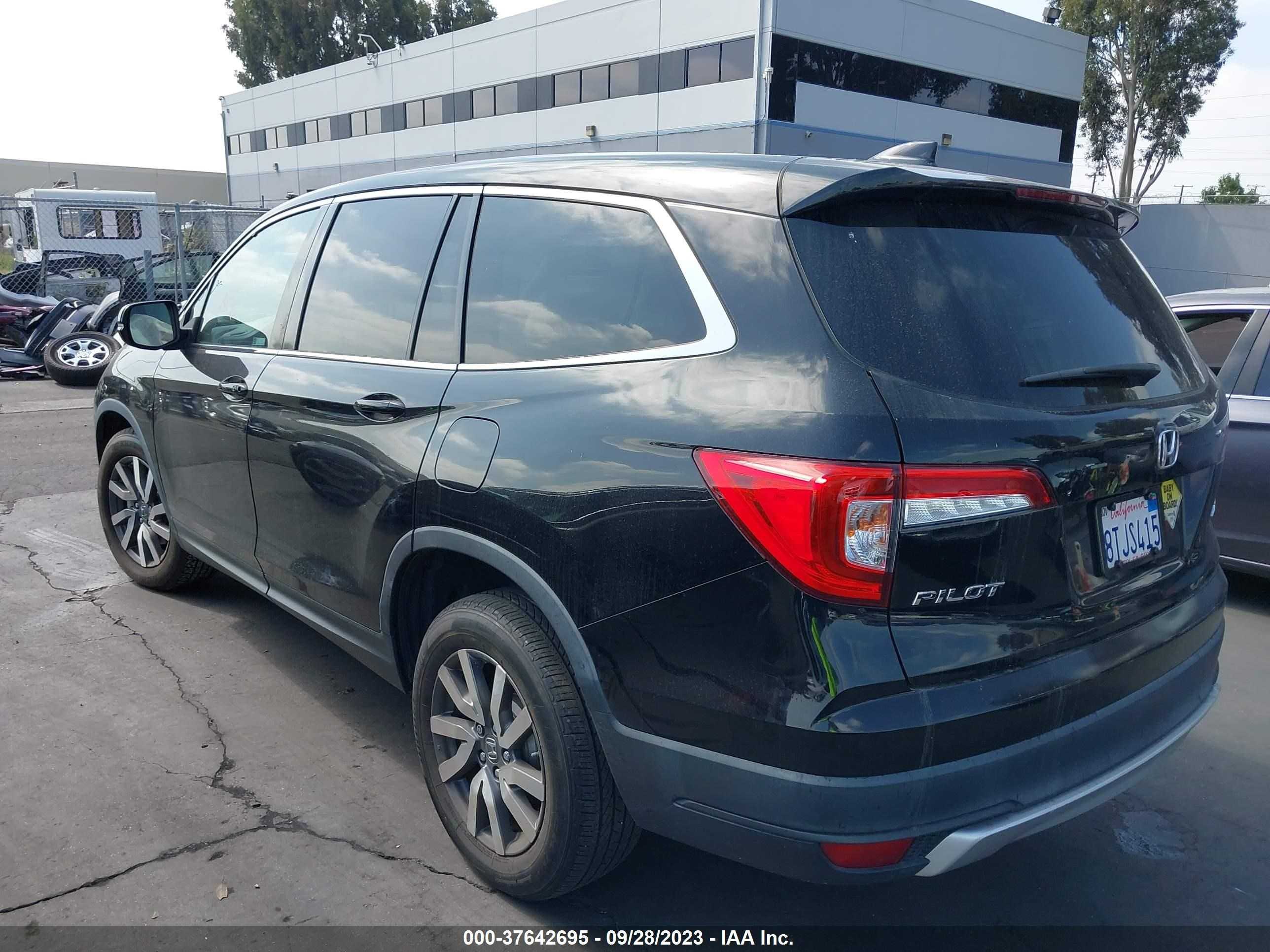 Photo 2 VIN: 5FNYF6H54LB043119 - HONDA PILOT 