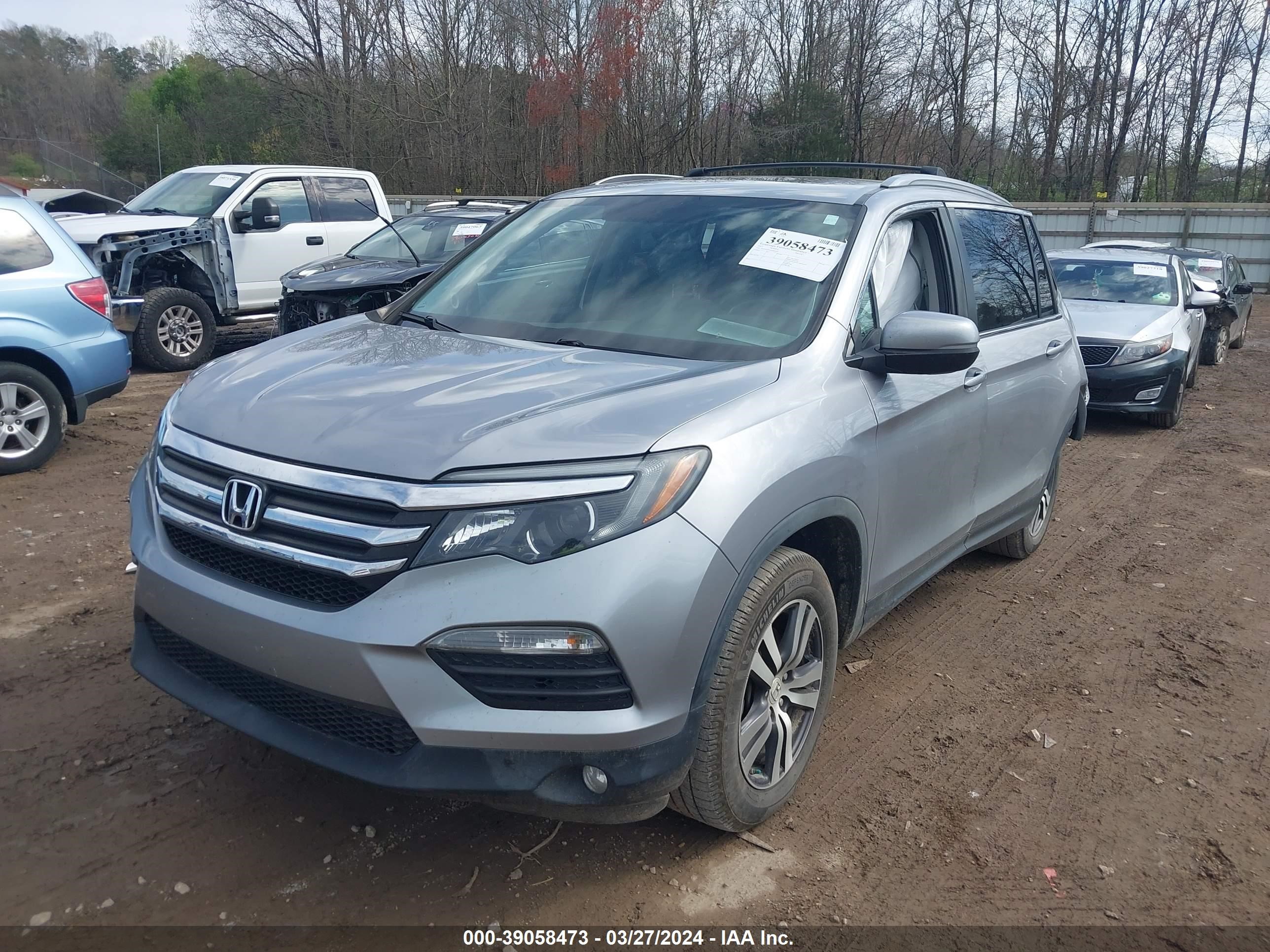 Photo 1 VIN: 5FNYF6H55HB065010 - HONDA PILOT 