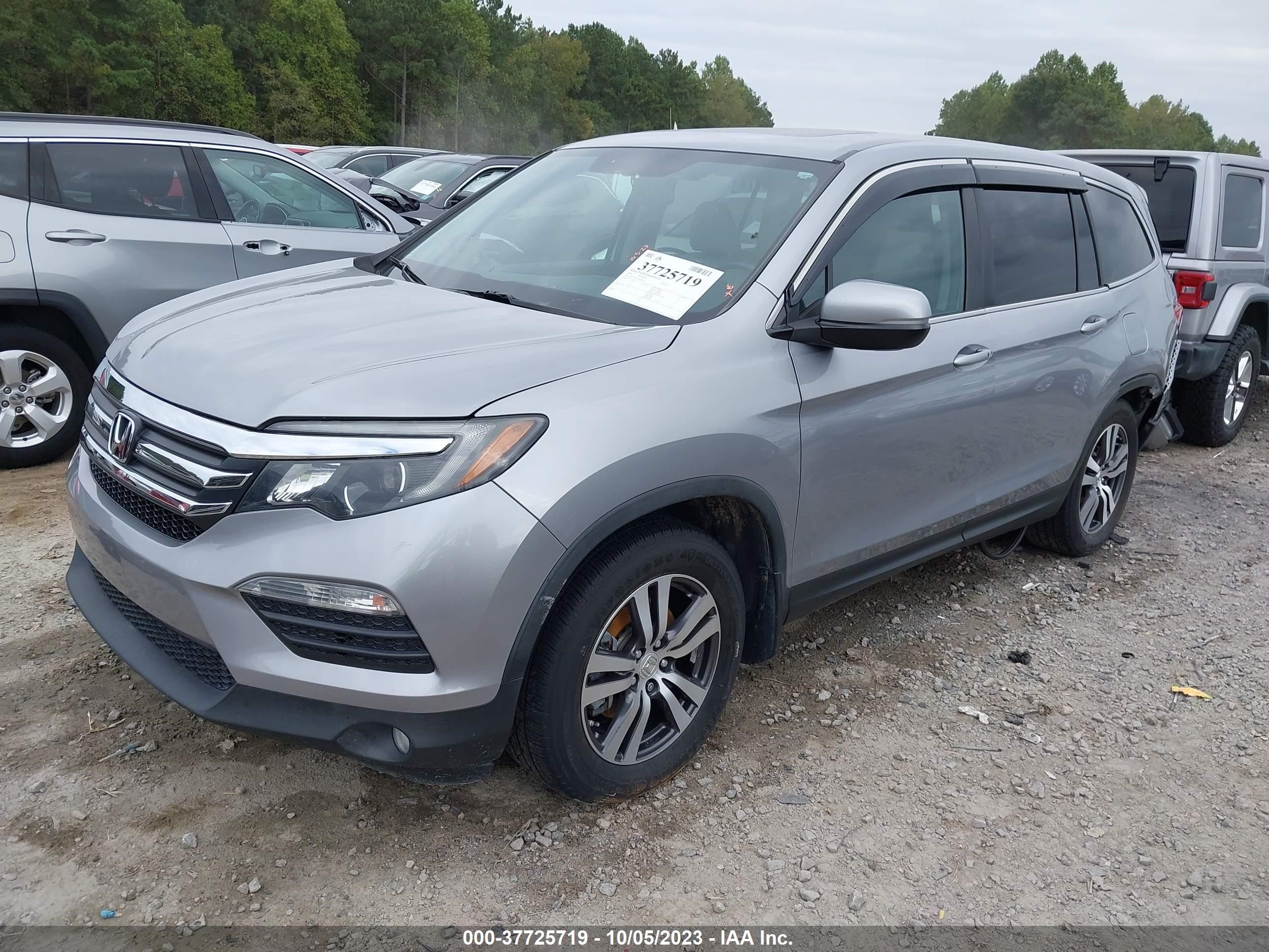 Photo 1 VIN: 5FNYF6H55JB069855 - HONDA PILOT 