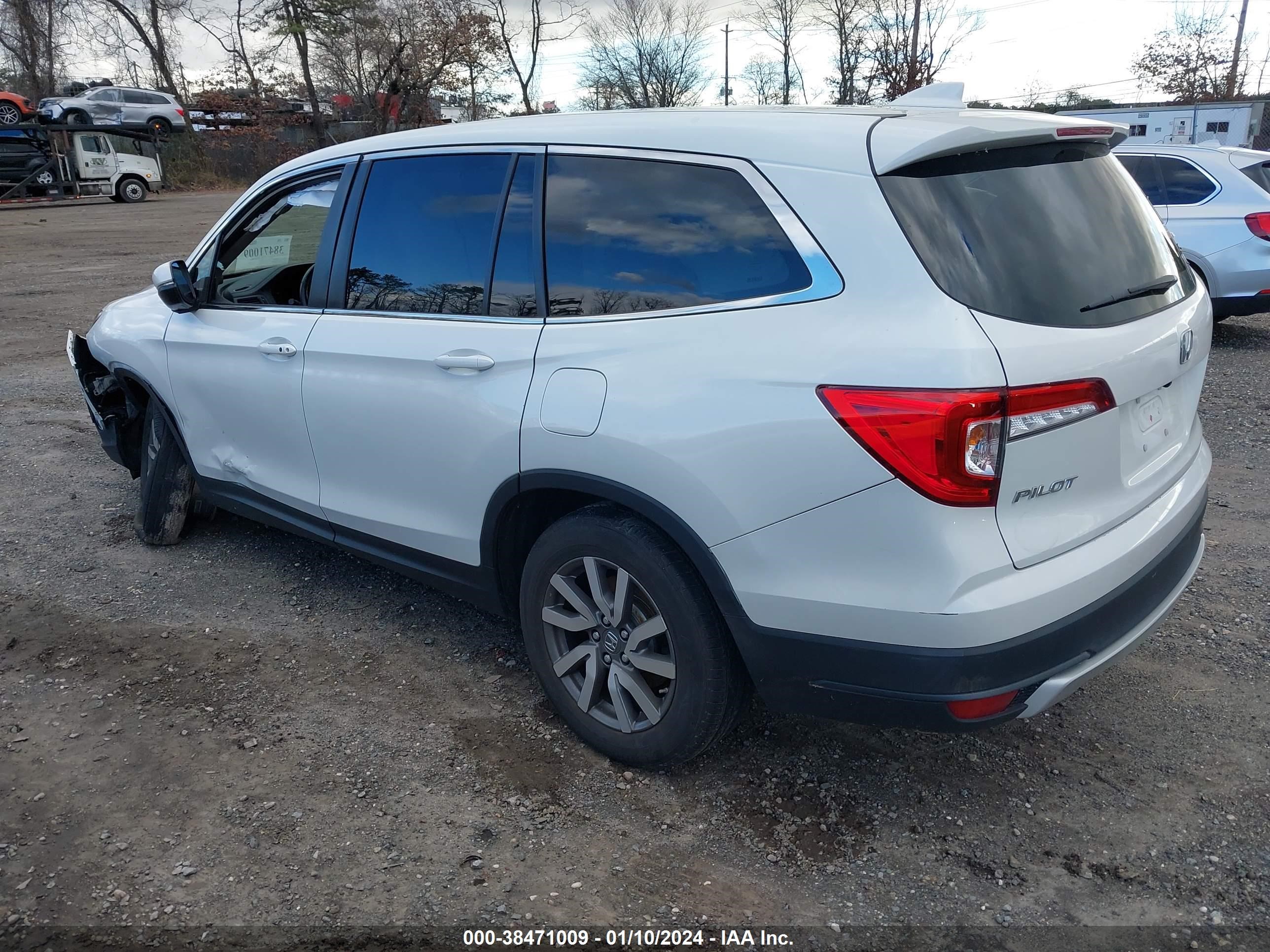 Photo 2 VIN: 5FNYF6H55MB062361 - HONDA PILOT 