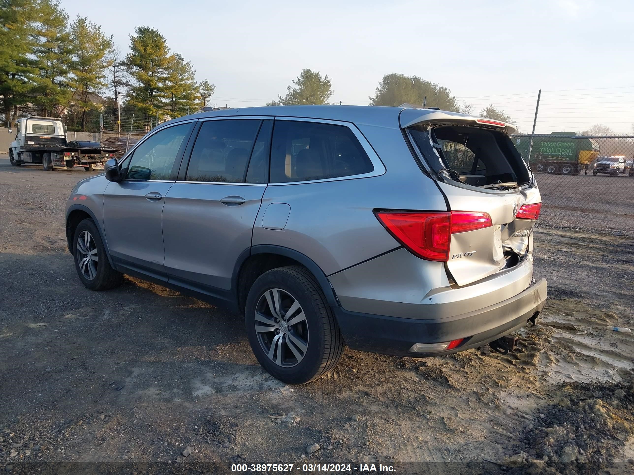 Photo 2 VIN: 5FNYF6H5XHB010178 - HONDA PILOT 