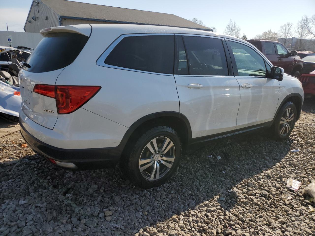 Photo 2 VIN: 5FNYF6H6XHB022887 - HONDA PILOT 