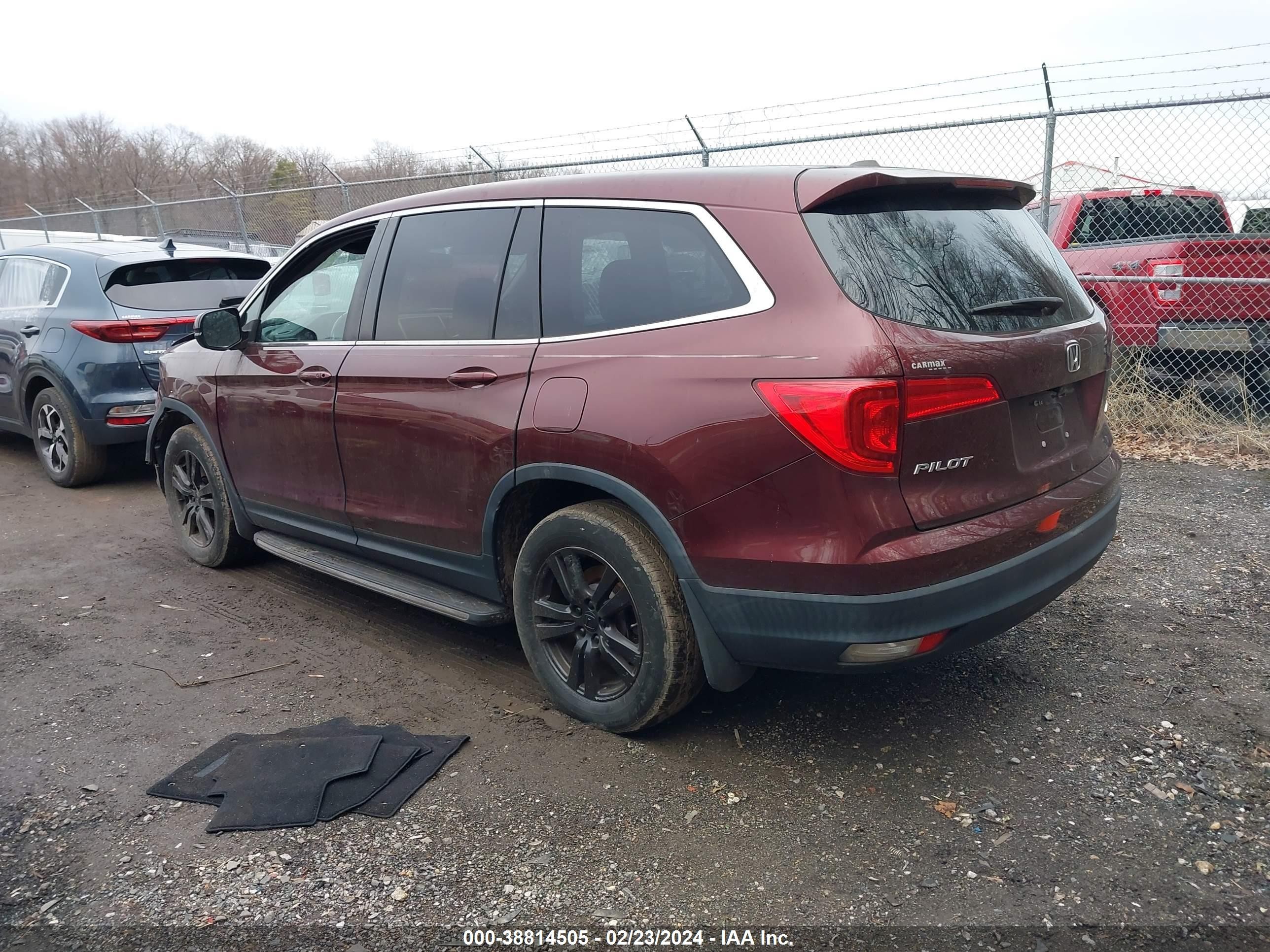 Photo 2 VIN: 5FNYF6H70JB047375 - HONDA PILOT 