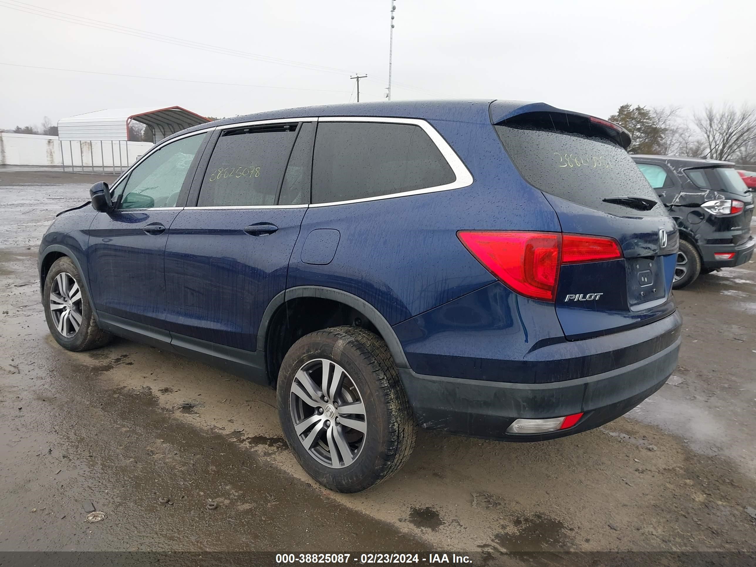 Photo 2 VIN: 5FNYF6H85HB069830 - HONDA PILOT 