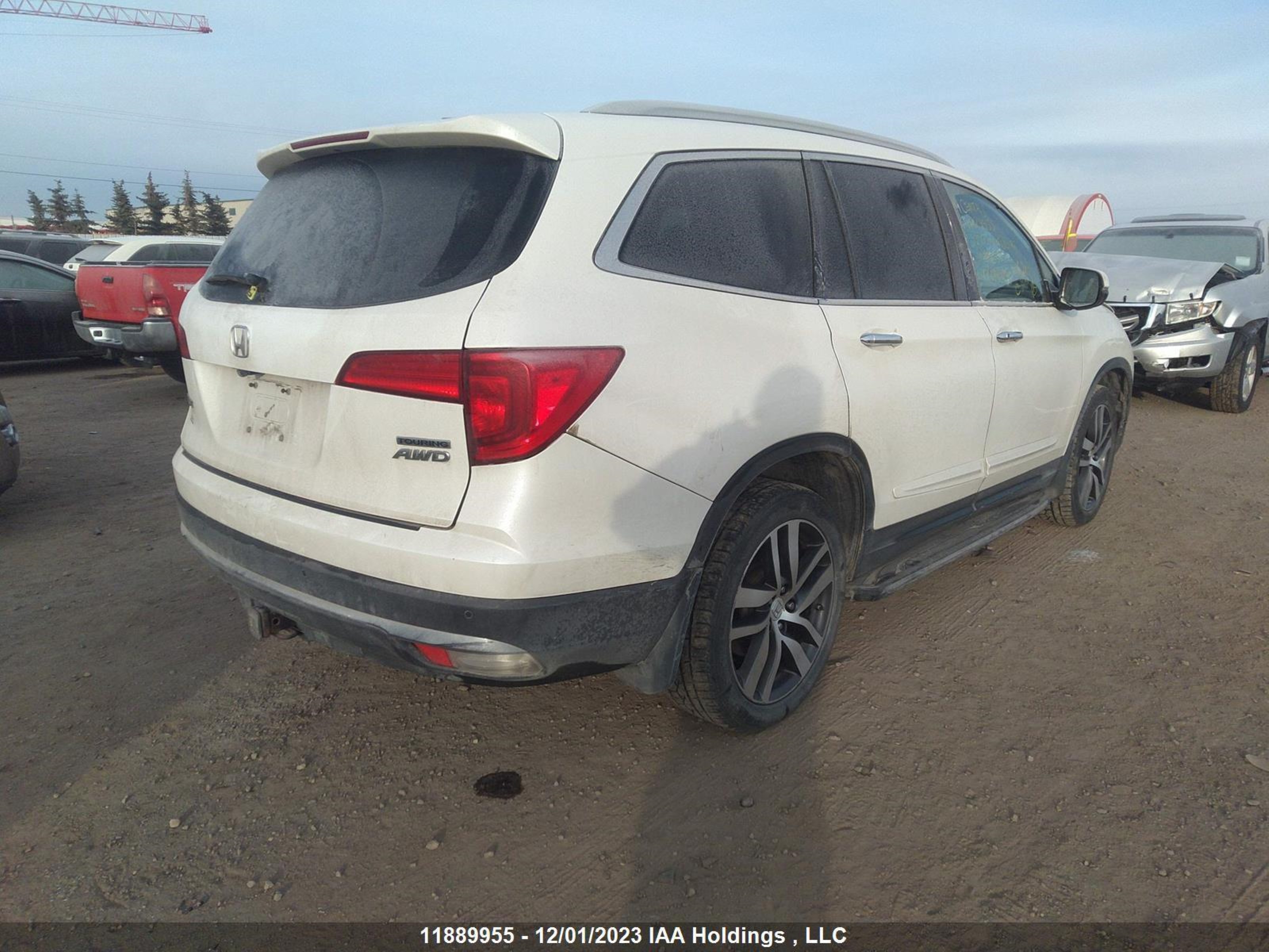 Photo 3 VIN: 5FNYF6H91GB511705 - HONDA PILOT 