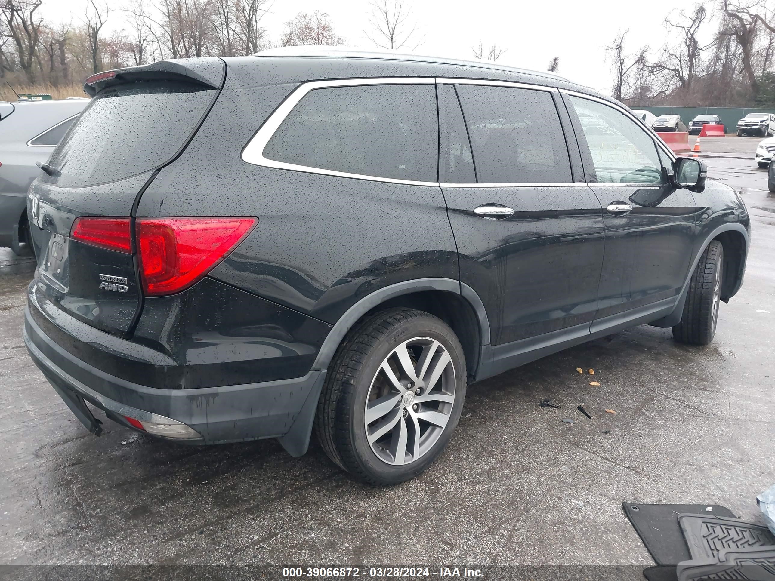 Photo 3 VIN: 5FNYF6H96GB117861 - HONDA PILOT 