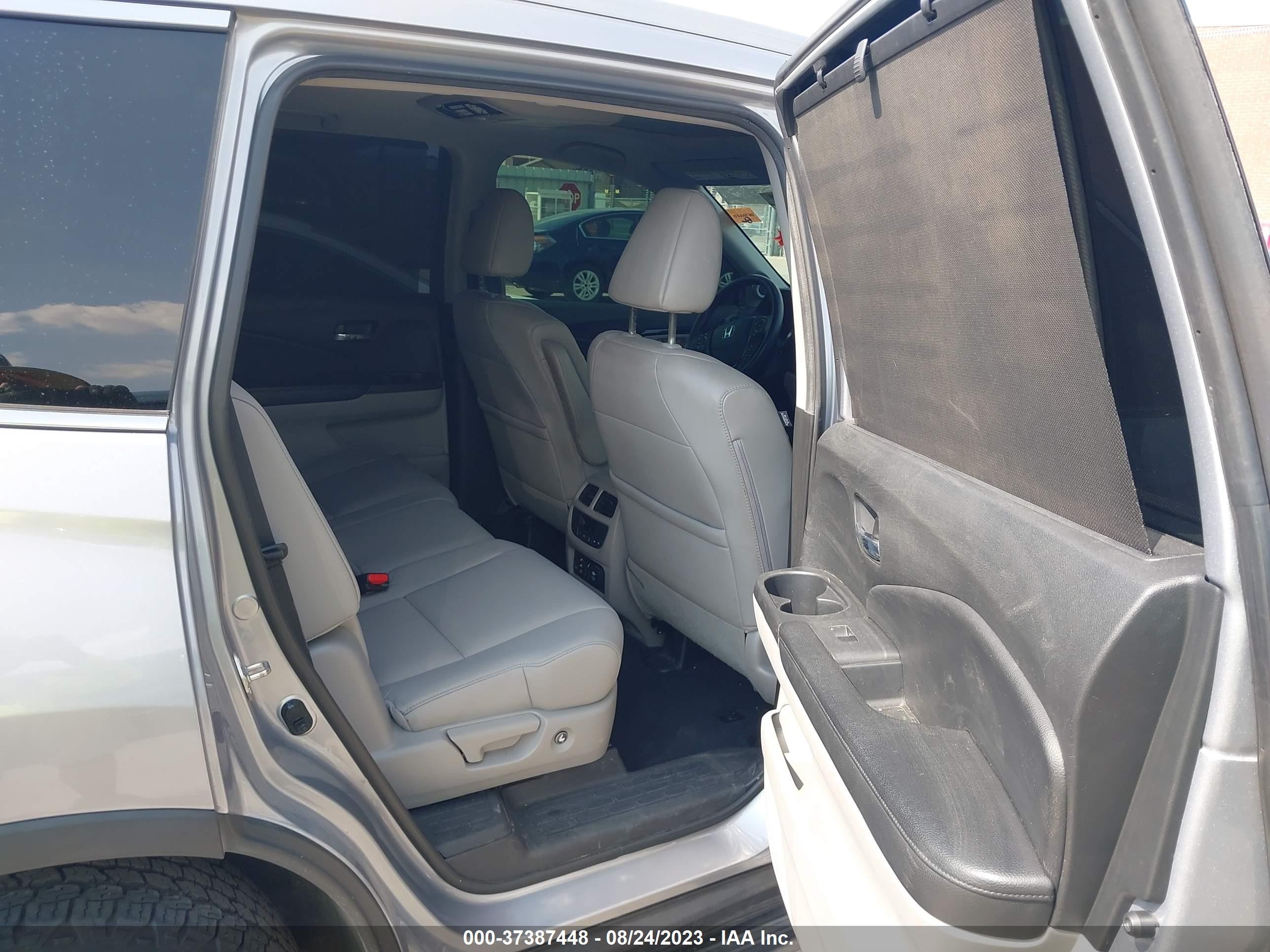 Photo 7 VIN: 5FNYF6H9XHB046567 - HONDA PILOT 