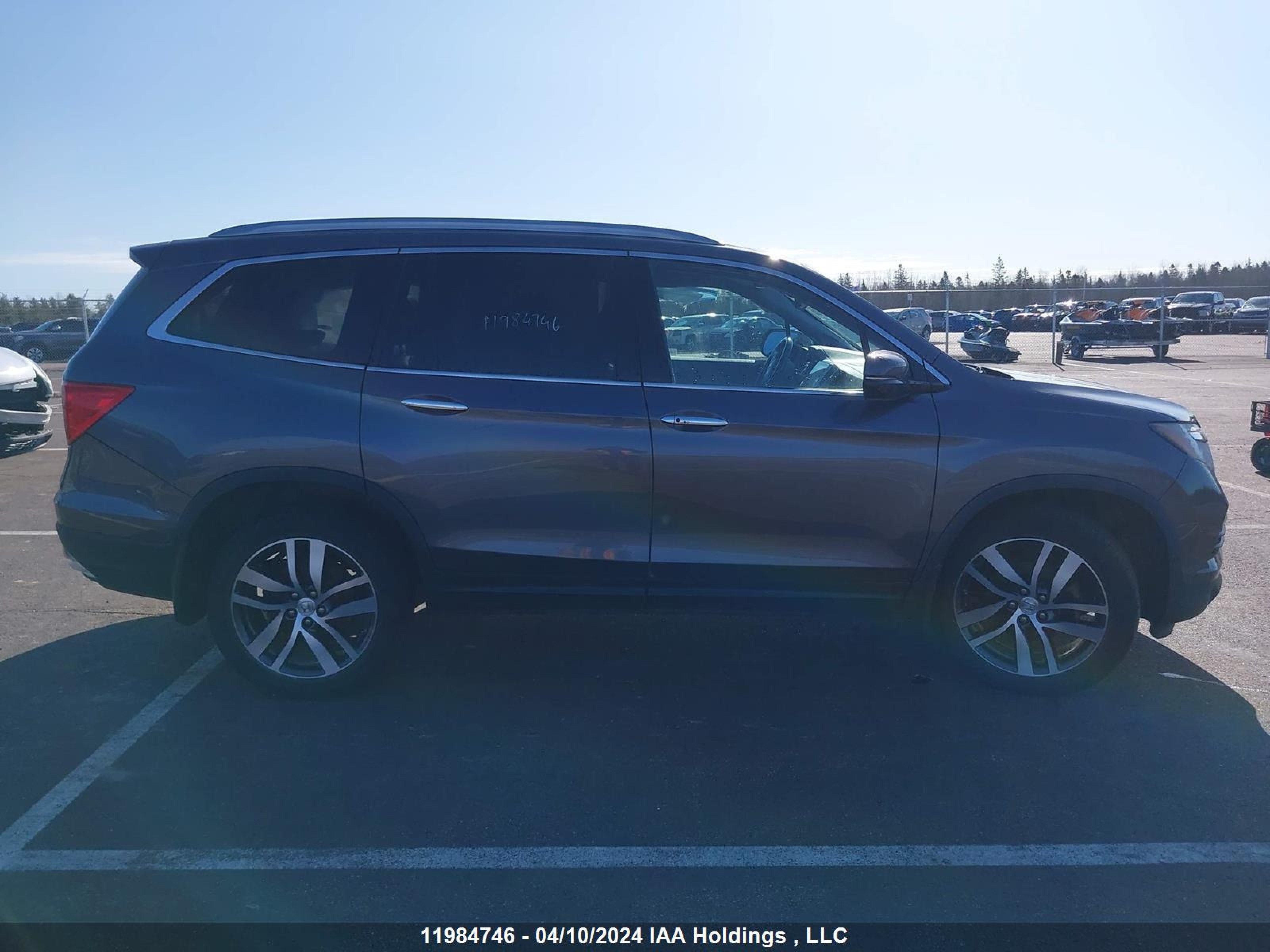 Photo 12 VIN: 5FNYF6H9XJB500693 - HONDA PILOT 