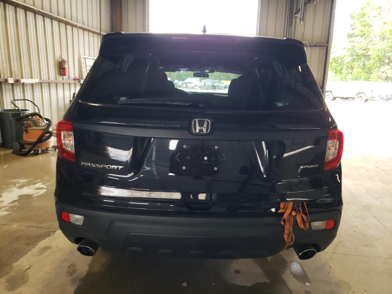 Photo 5 VIN: 5FNYF7H27NB011570 - HONDA PASSPORT 