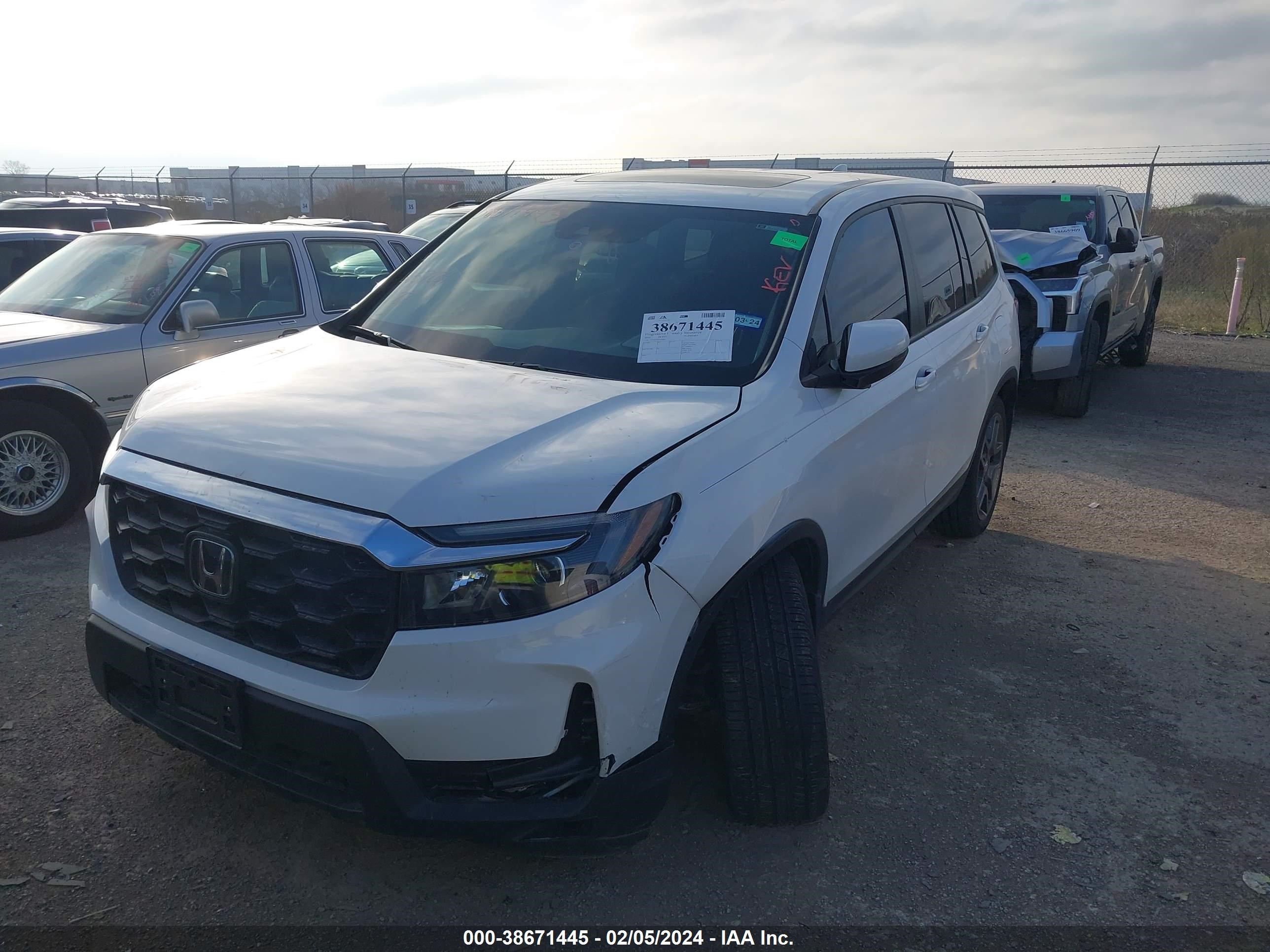 Photo 1 VIN: 5FNYF7H55NB001714 - HONDA PASSPORT 