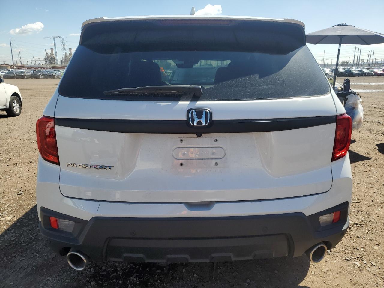 Photo 5 VIN: 5FNYF7H57NB002640 - HONDA PASSPORT 