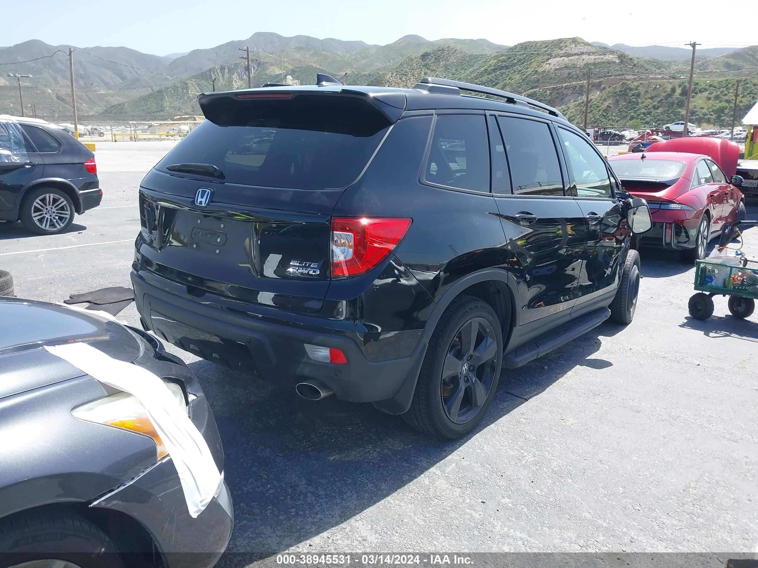 Photo 3 VIN: 5FNYF8H0XMB003001 - HONDA PASSPORT 