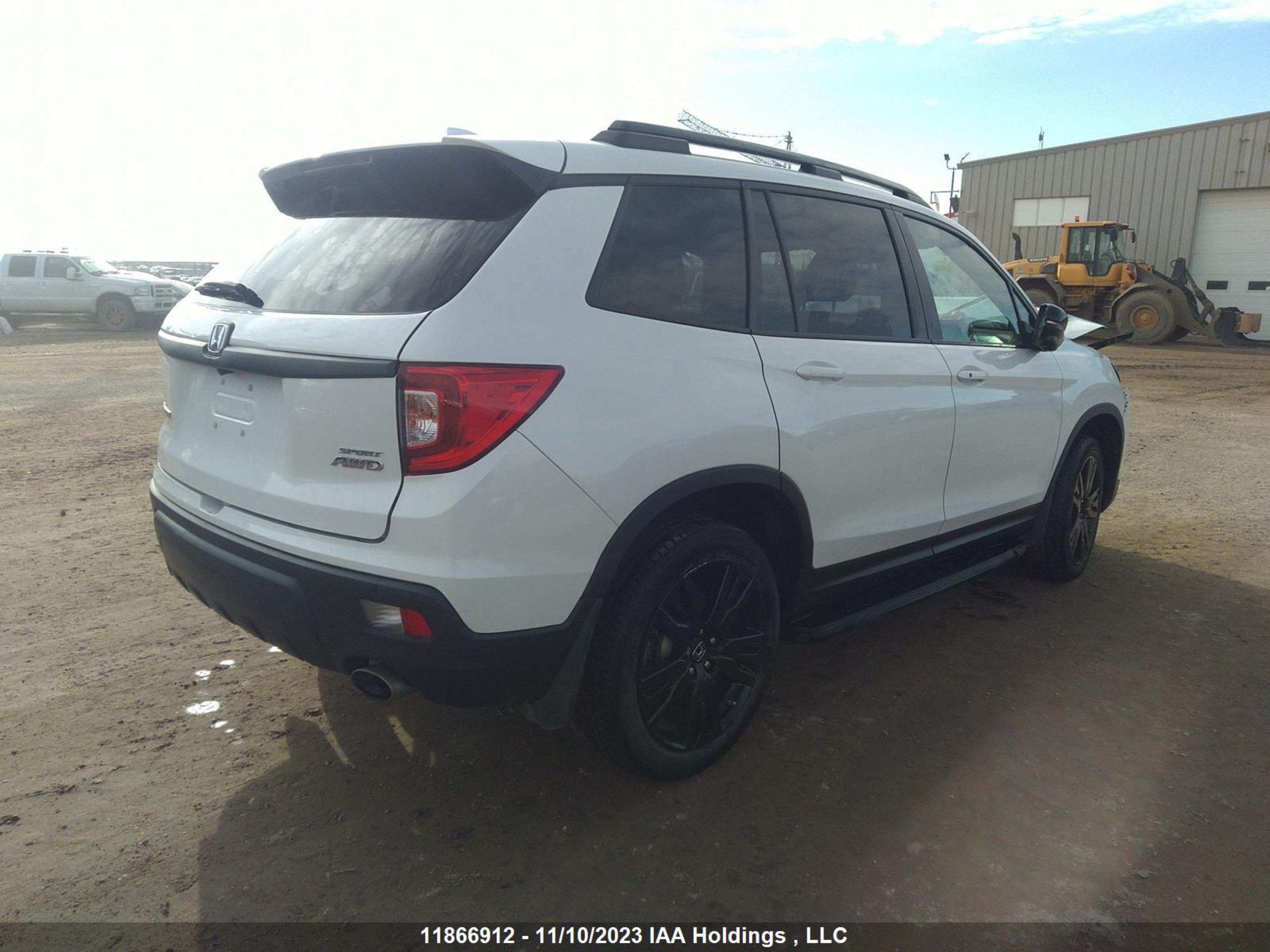 Photo 3 VIN: 5FNYF8H24KB503220 - HONDA PASSPORT 