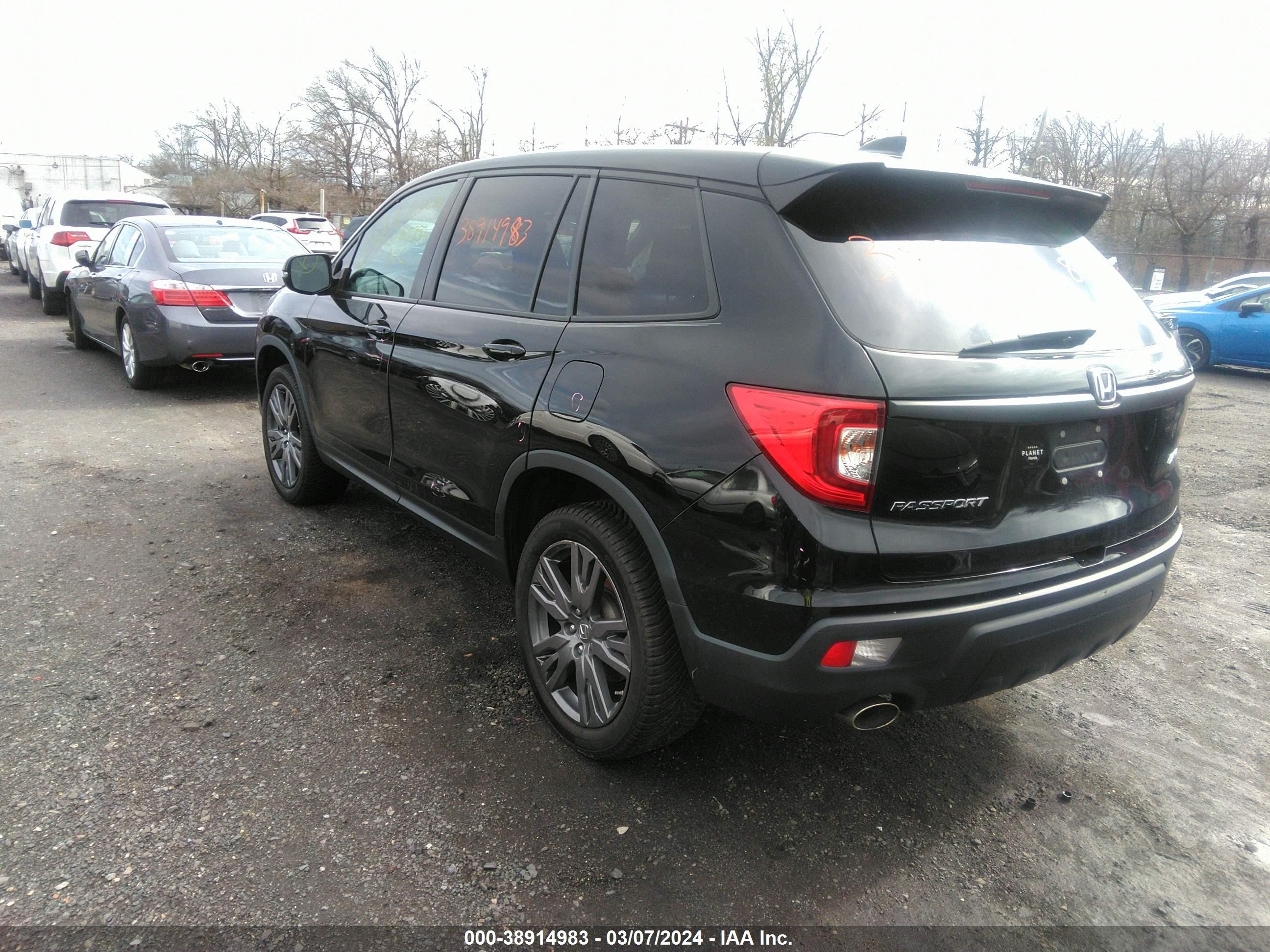 Photo 2 VIN: 5FNYF8H58LB007817 - HONDA PASSPORT 