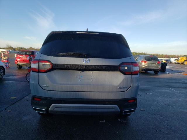 Photo 5 VIN: 5FNYG1H72RB006807 - HONDA PILOT TOUR 