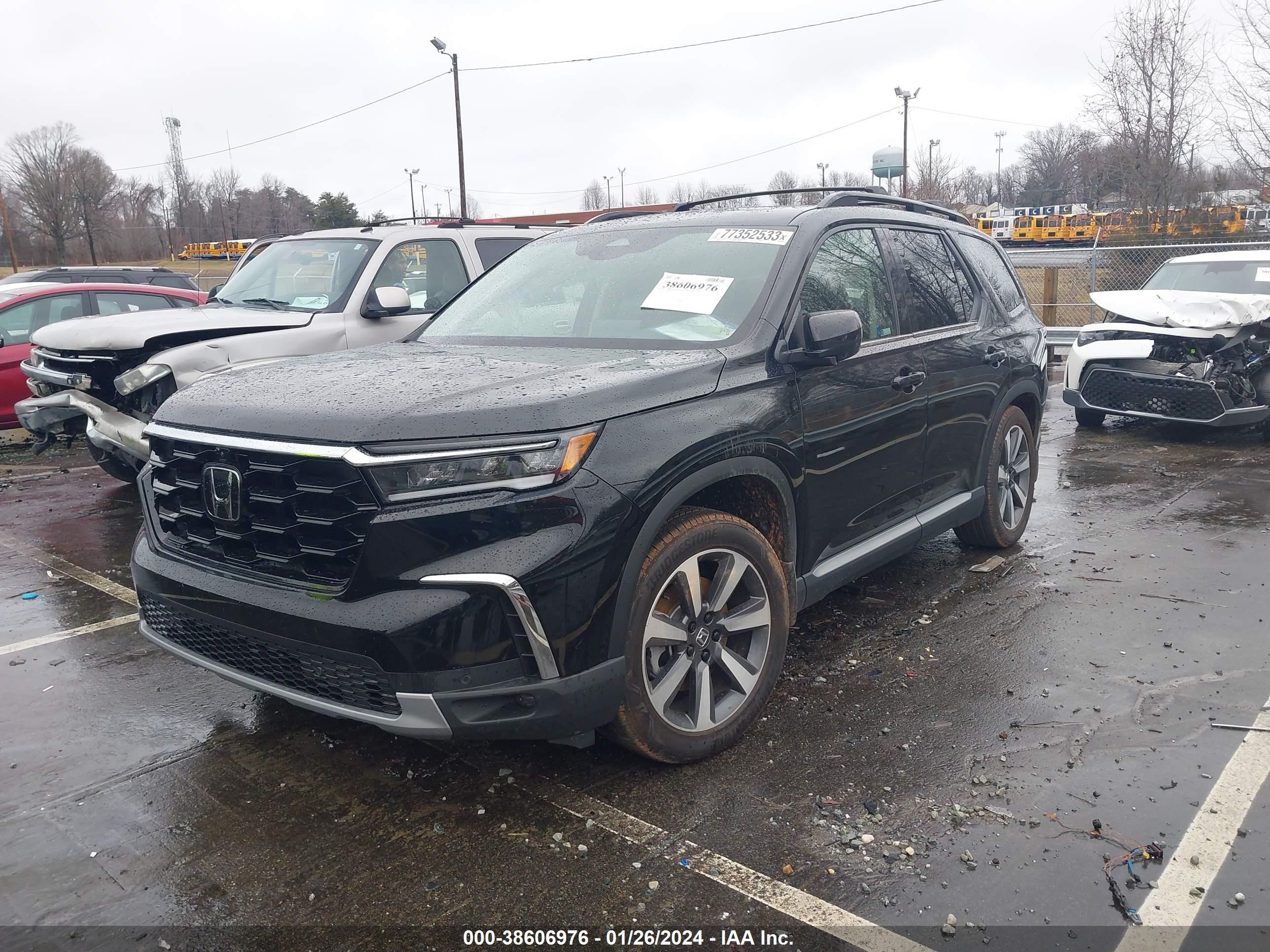 Photo 1 VIN: 5FNYG1H81PB011132 - HONDA PILOT 