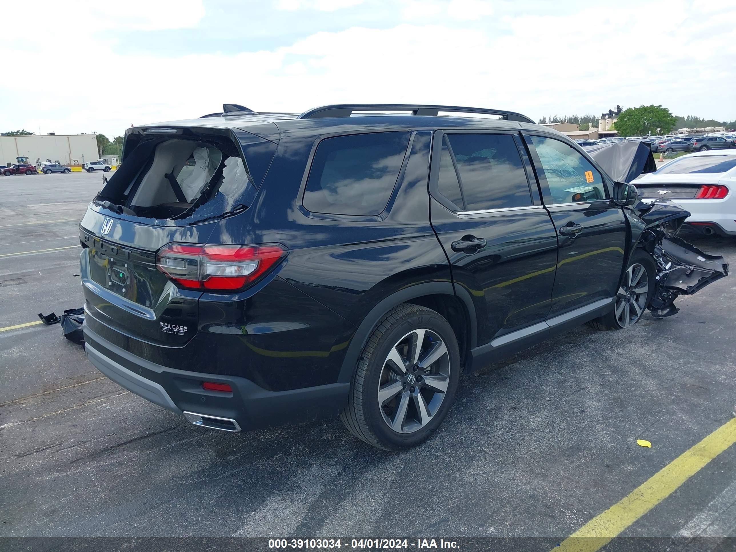 Photo 3 VIN: 5FNYG1H89RB026724 - HONDA PILOT 