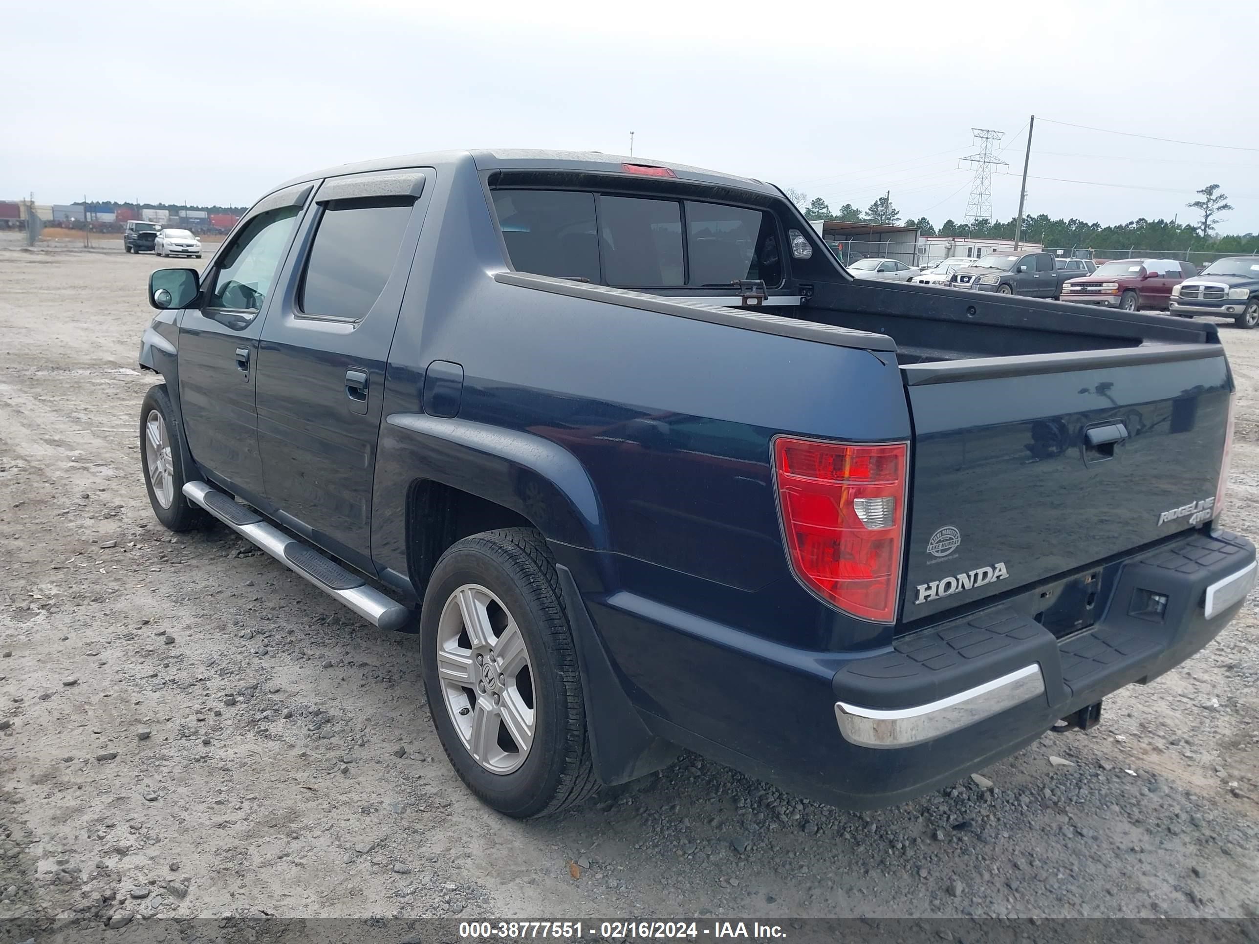 Photo 2 VIN: 5FPYK1F51AB010133 - HONDA RIDGELINE 