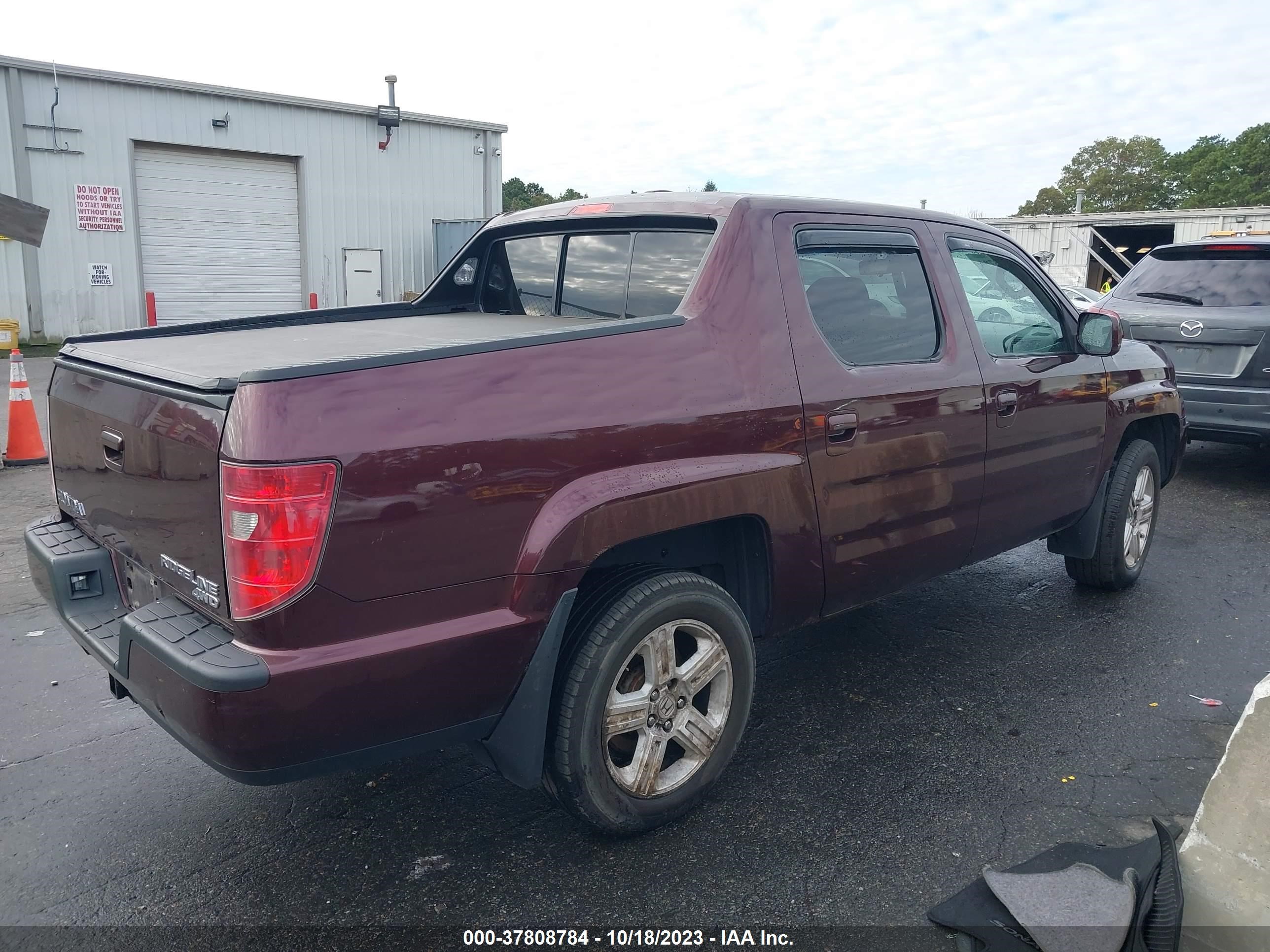 Photo 3 VIN: 5FPYK1F51BB010375 - HONDA RIDGELINE 