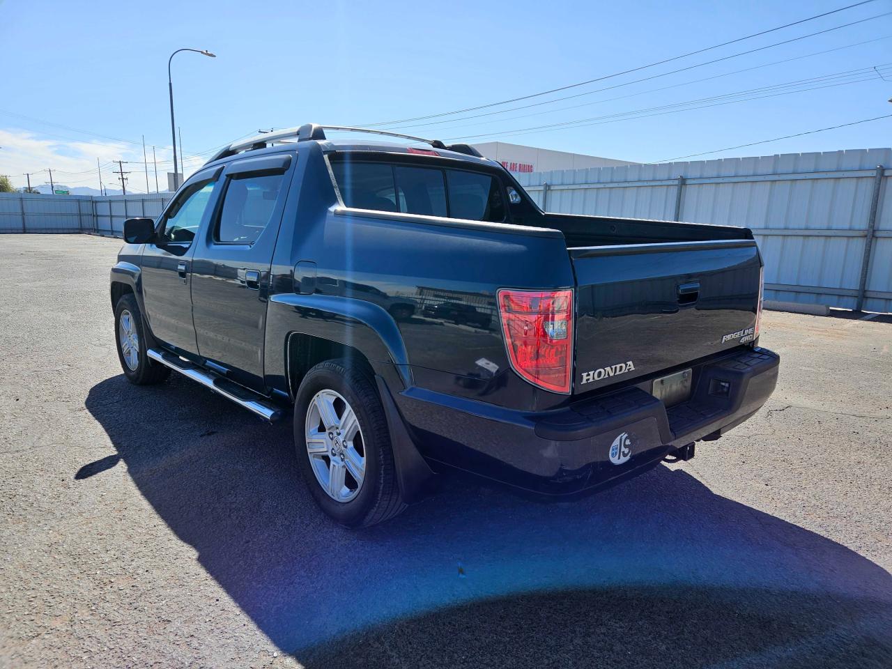 Photo 2 VIN: 5FPYK1F51BB451133 - HONDA RIDGELINE 