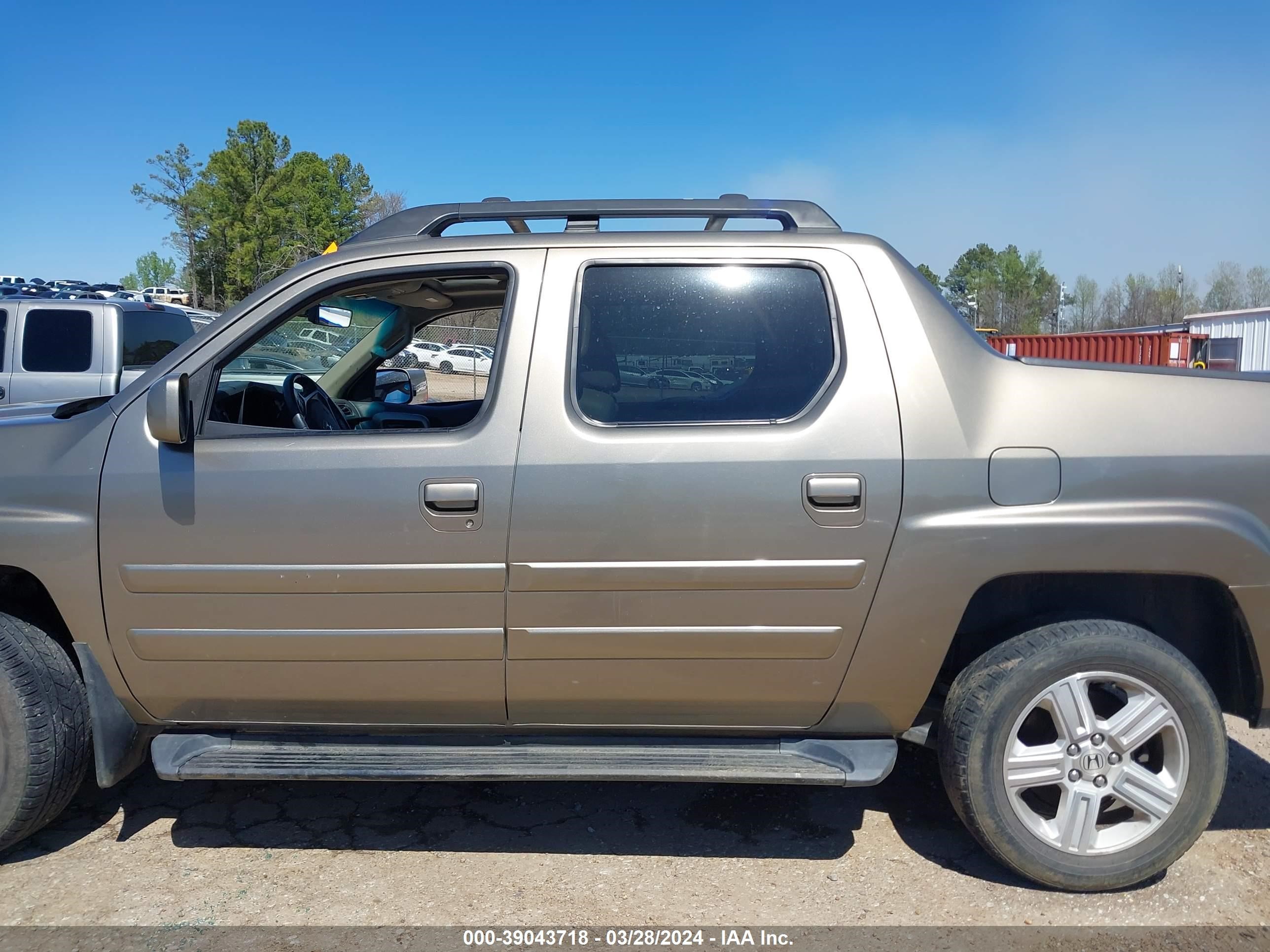 Photo 13 VIN: 5FPYK1F52BB008957 - HONDA RIDGELINE 