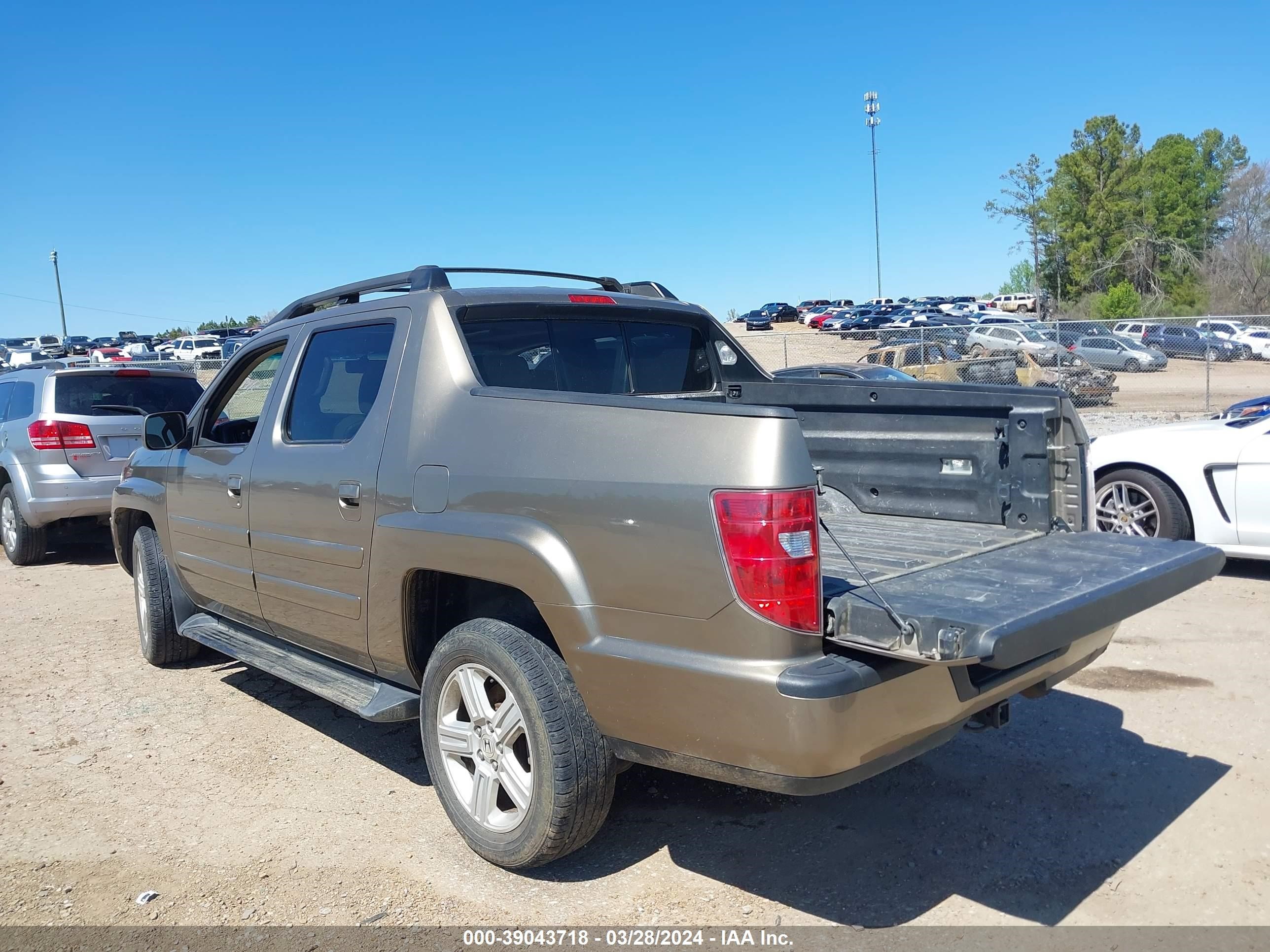 Photo 2 VIN: 5FPYK1F52BB008957 - HONDA RIDGELINE 