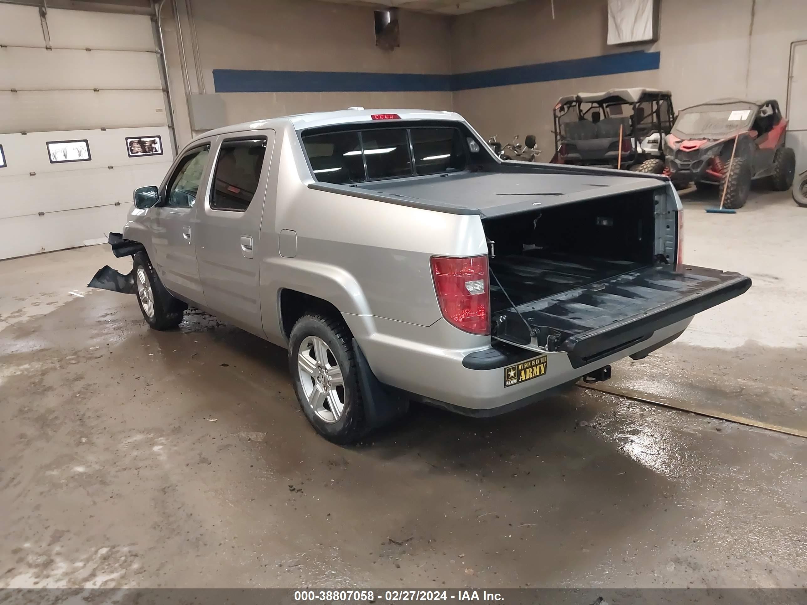 Photo 2 VIN: 5FPYK1F57BB003835 - HONDA RIDGELINE 