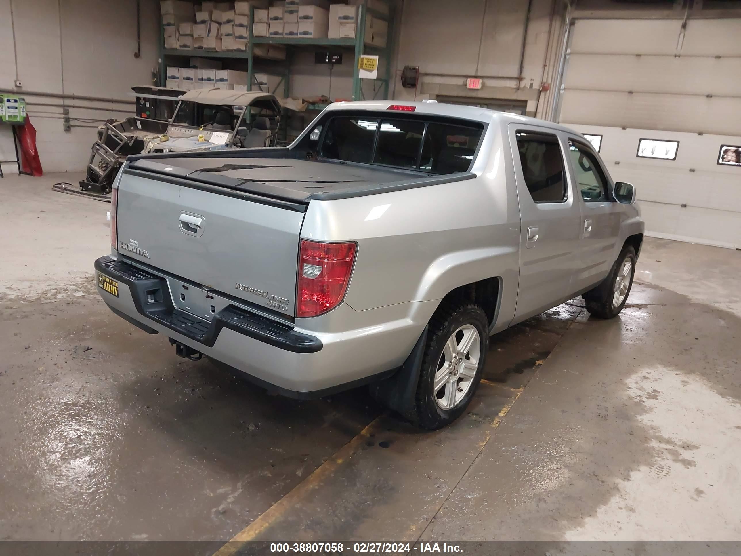 Photo 3 VIN: 5FPYK1F57BB003835 - HONDA RIDGELINE 