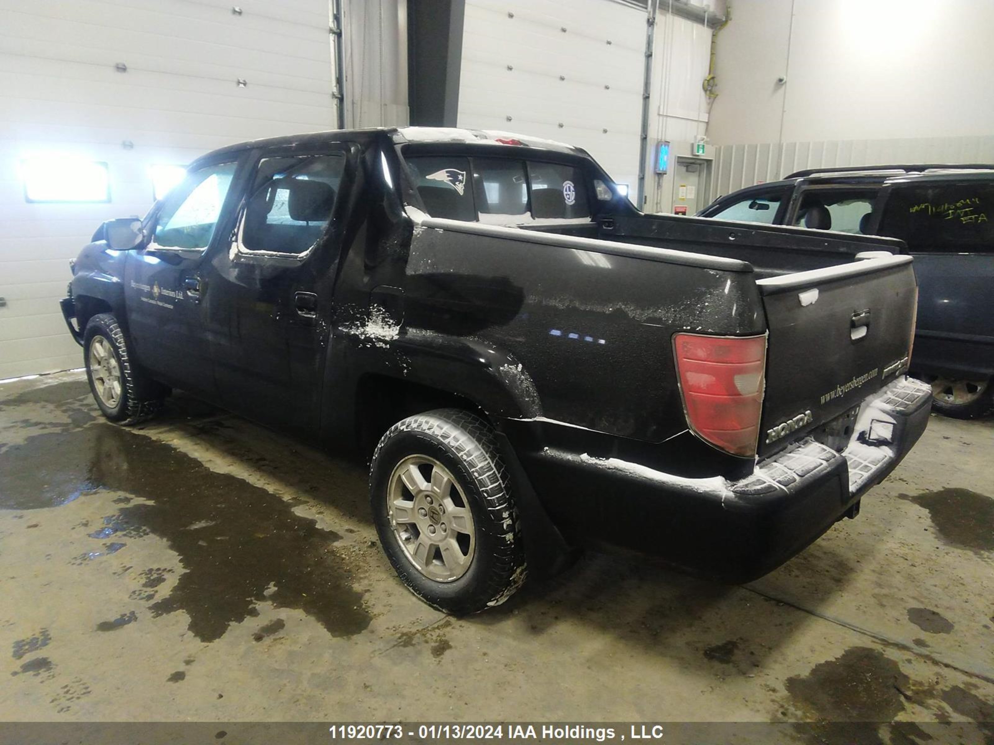 Photo 2 VIN: 5FPYK1F57BB501324 - HONDA RIDGELINE 