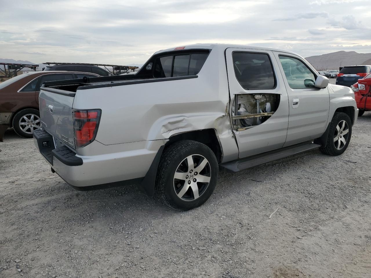 Photo 2 VIN: 5FPYK1F66EB011728 - HONDA RIDGELINE 