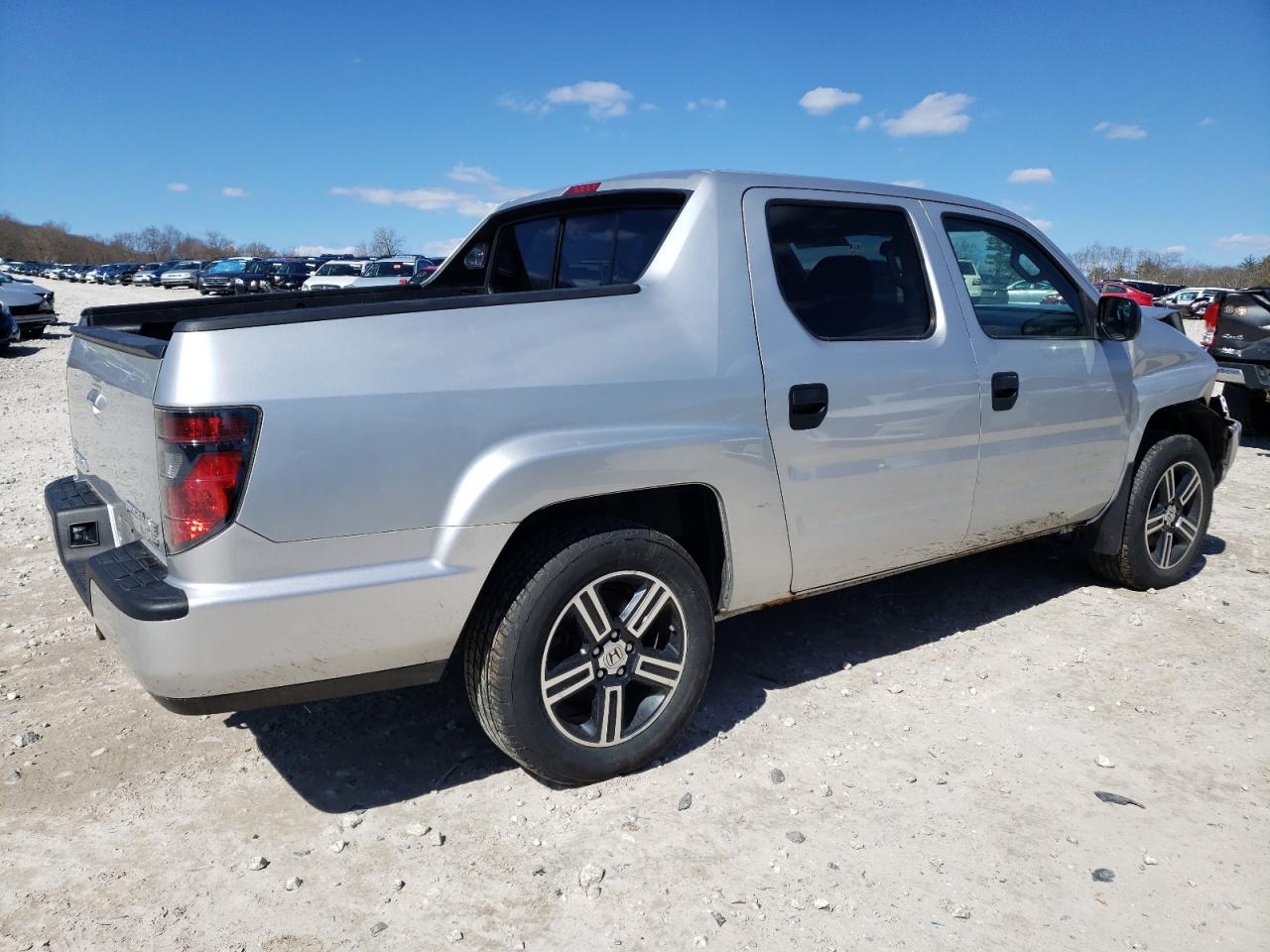 Photo 2 VIN: 5FPYK1F72EB002632 - HONDA RIDGELINE 