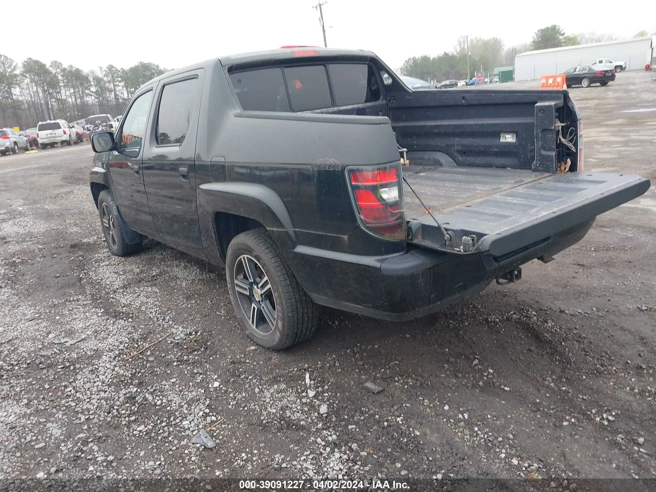 Photo 2 VIN: 5FPYK1F75DB001764 - HONDA RIDGELINE 