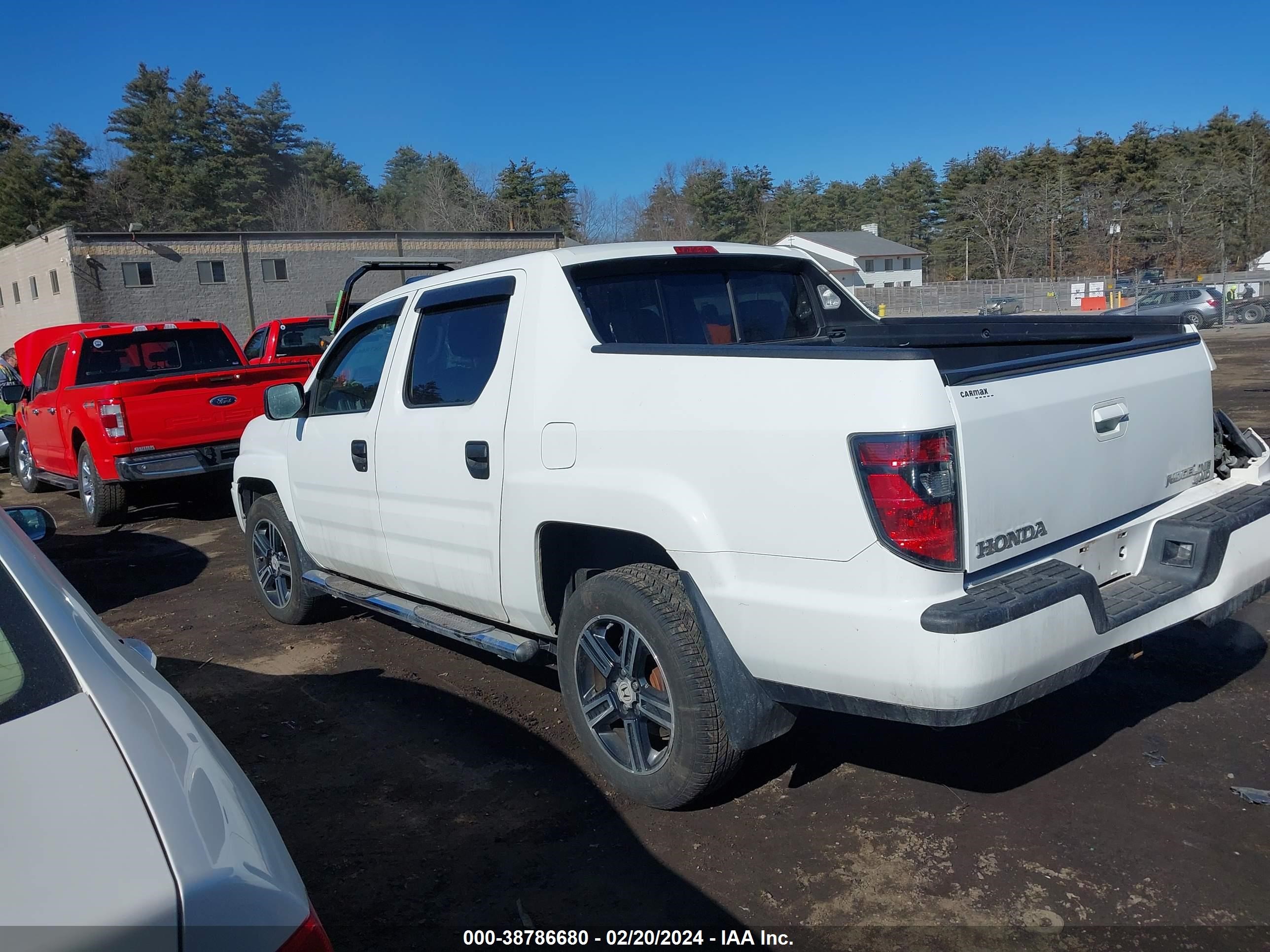 Photo 2 VIN: 5FPYK1F76EB004867 - HONDA RIDGELINE 