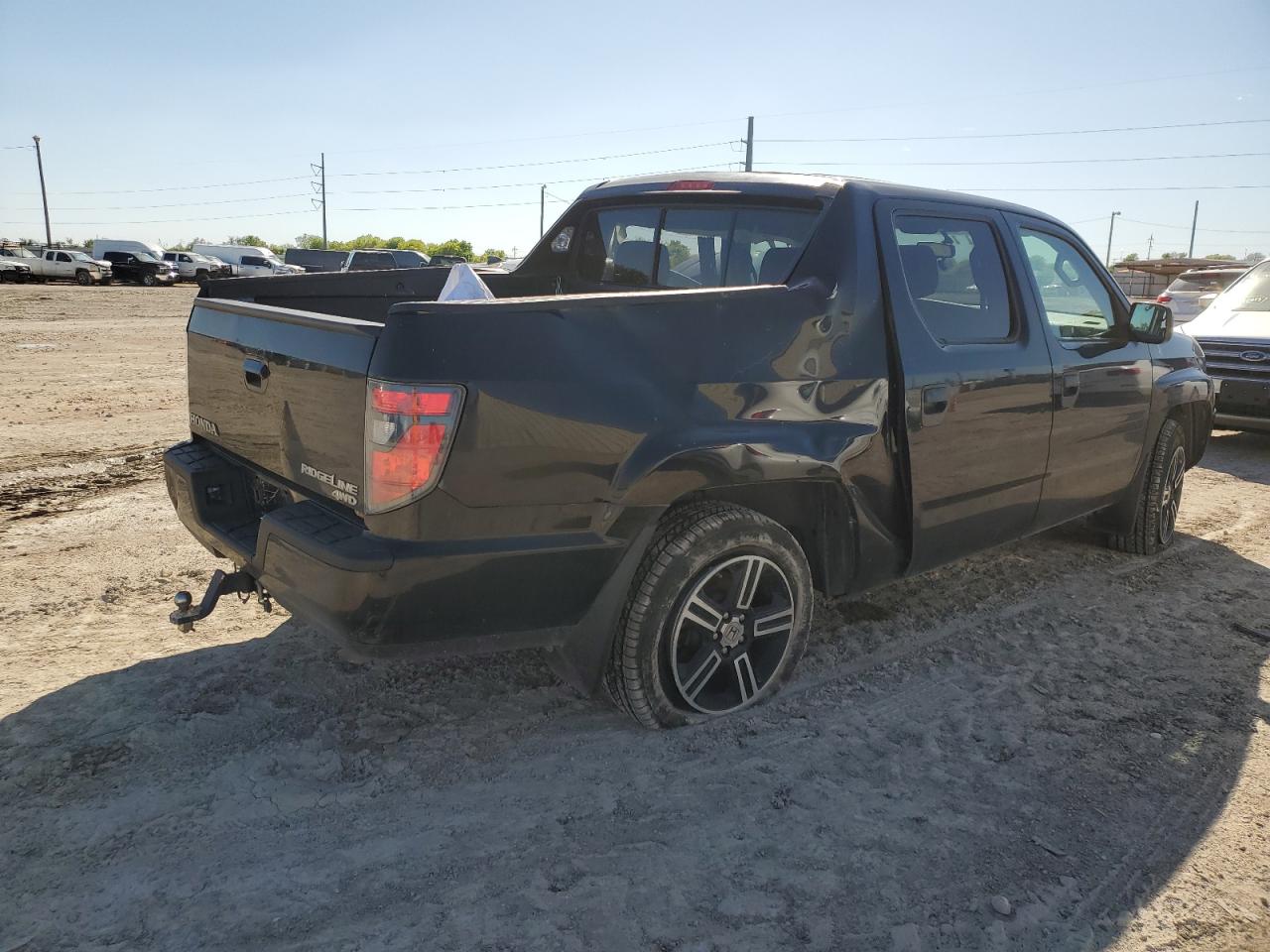 Photo 2 VIN: 5FPYK1F7XDB002196 - HONDA RIDGELINE 