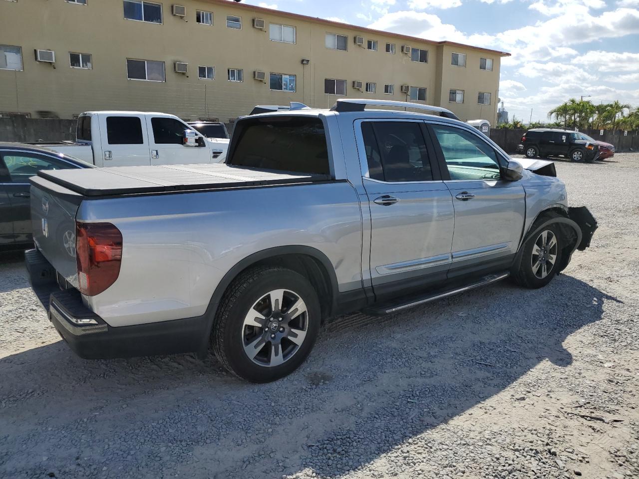 Photo 2 VIN: 5FPYK2F57HB001520 - HONDA RIDGELINE 