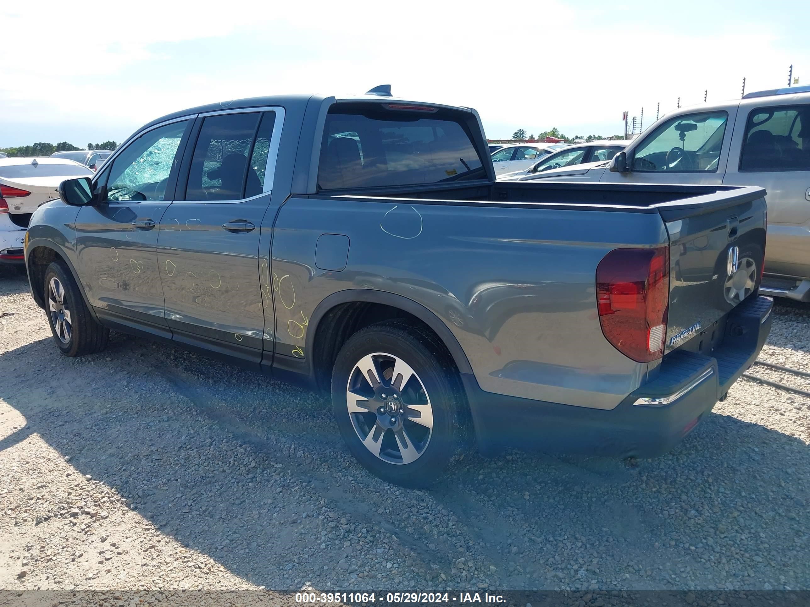 Photo 2 VIN: 5FPYK2F60HB002405 - HONDA RIDGELINE 