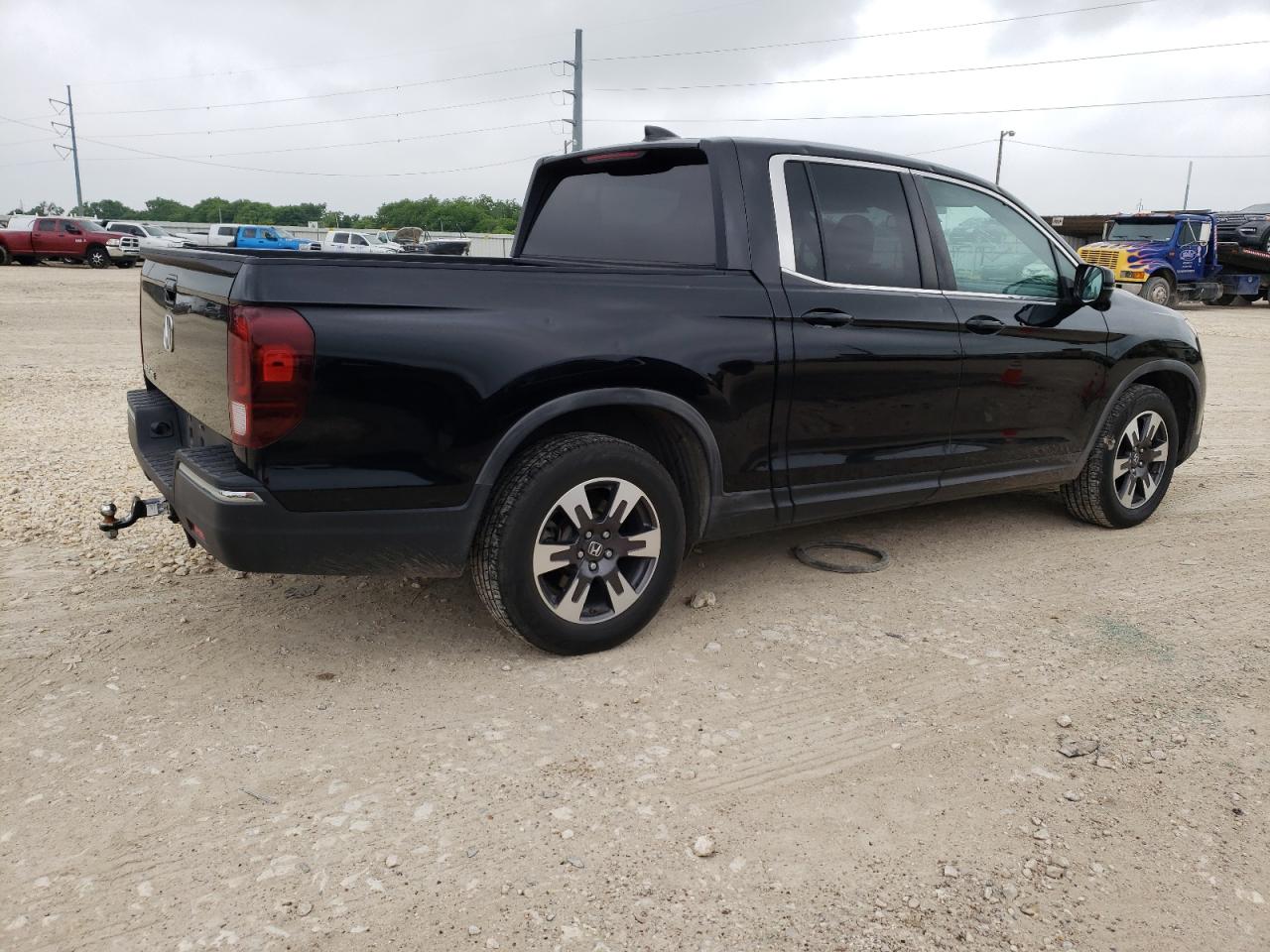 Photo 2 VIN: 5FPYK2F61HB001943 - HONDA RIDGELINE 