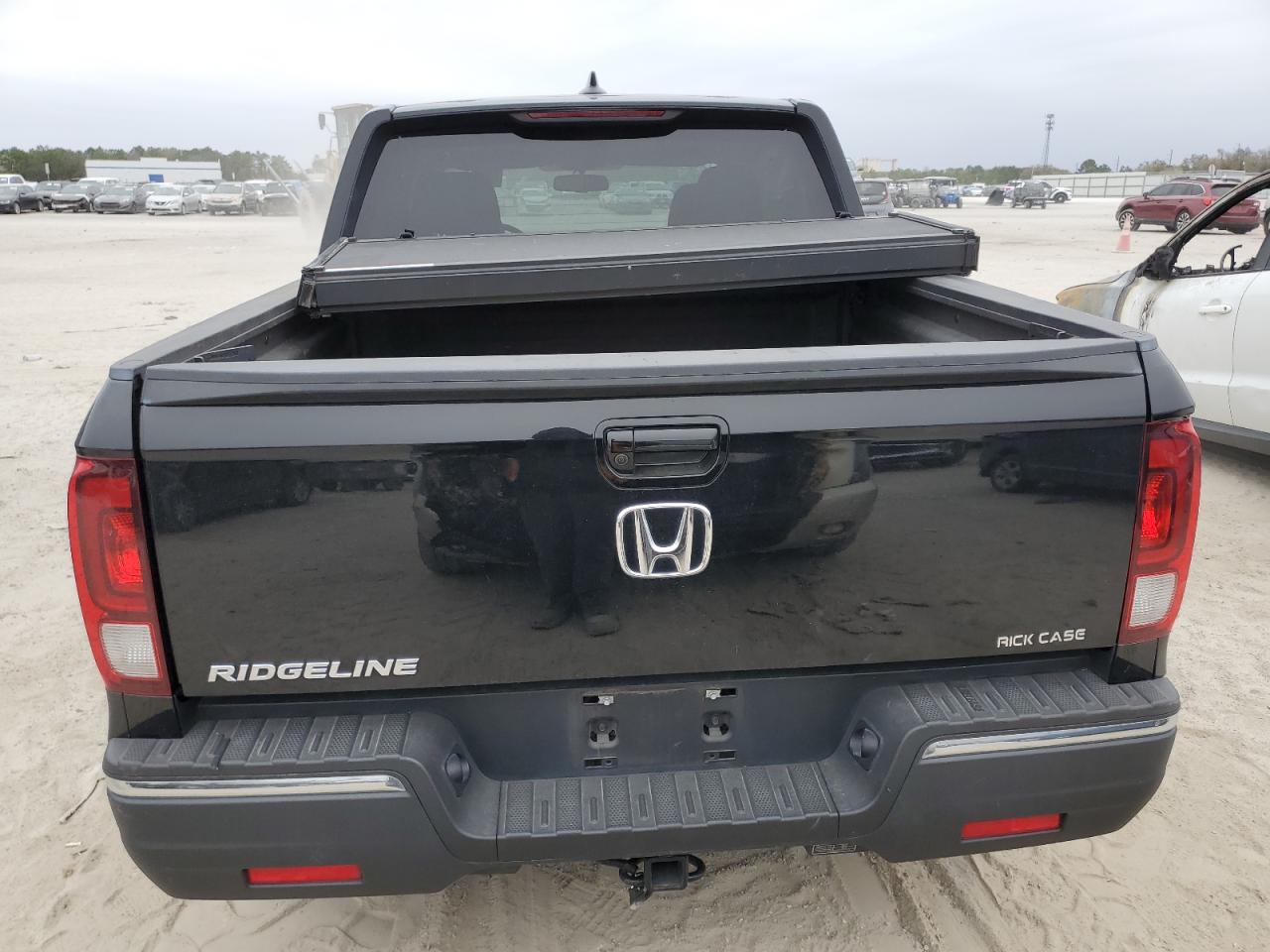 Photo 5 VIN: 5FPYK2F62JB000211 - HONDA RIDGELINE 