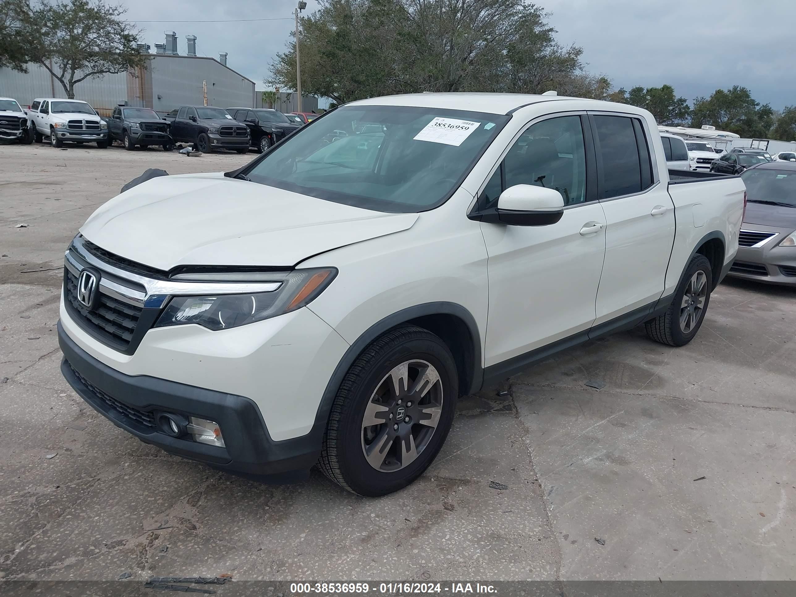 Photo 1 VIN: 5FPYK2F67JB000625 - HONDA RIDGELINE 