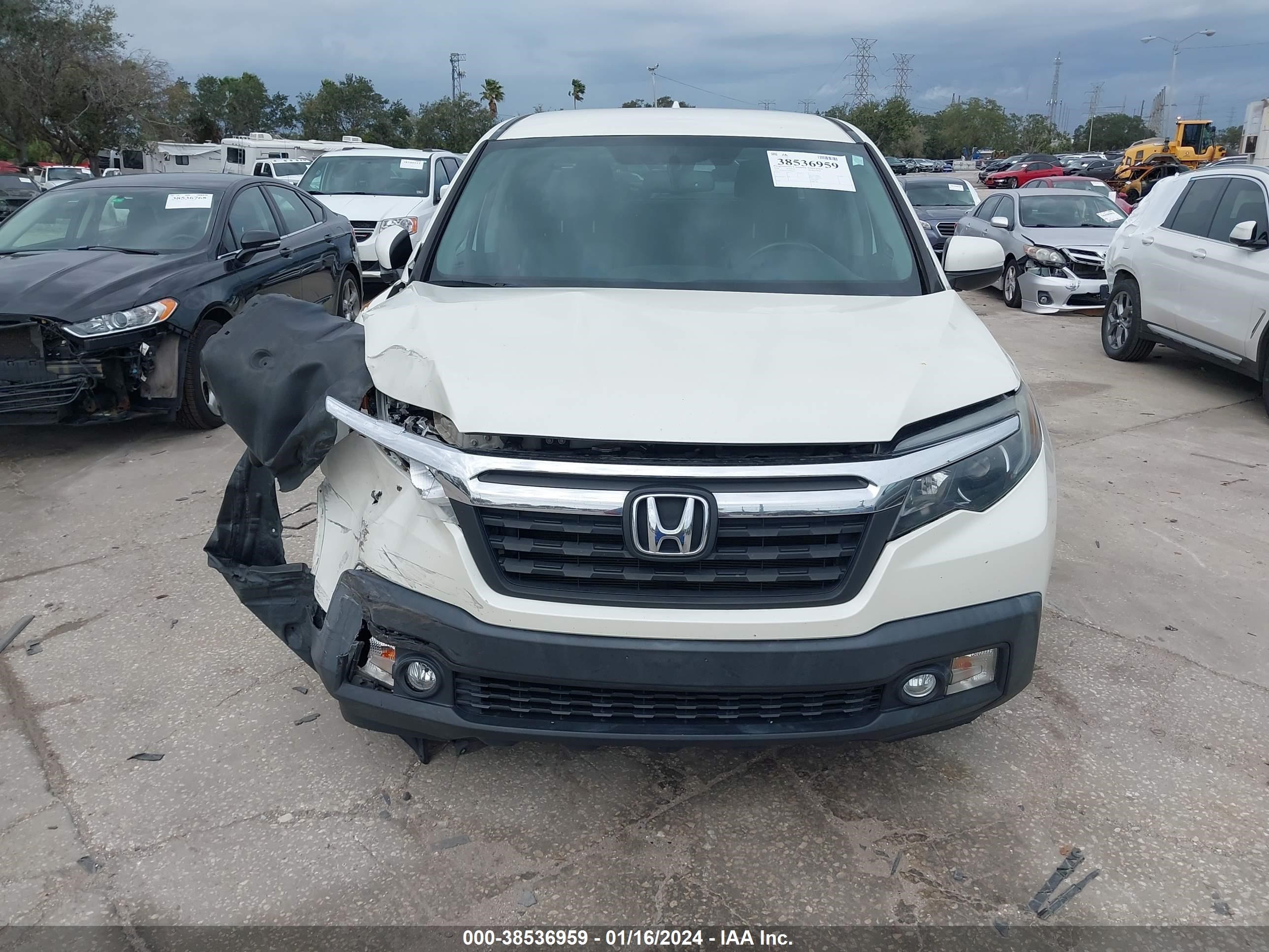 Photo 11 VIN: 5FPYK2F67JB000625 - HONDA RIDGELINE 