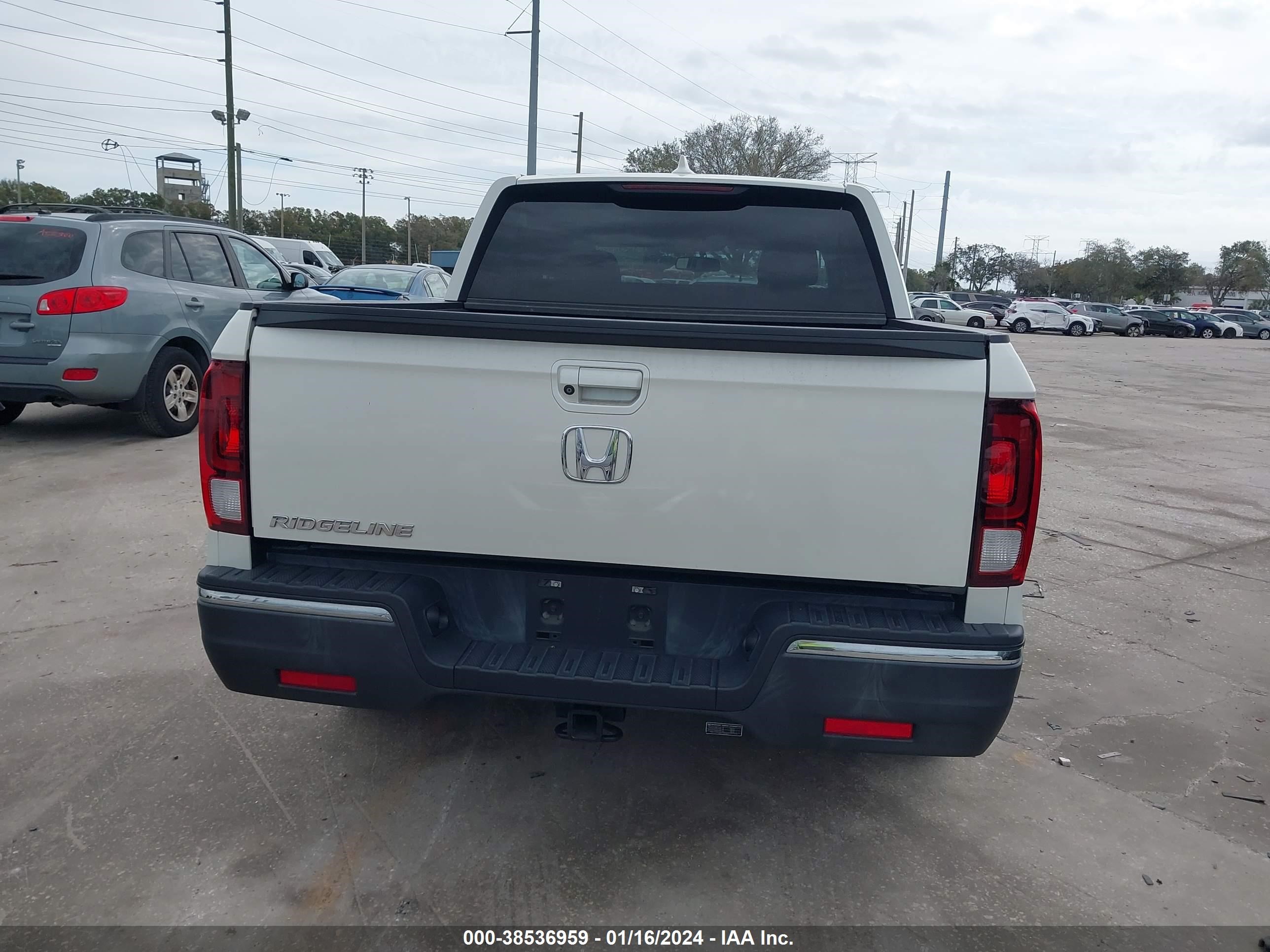 Photo 15 VIN: 5FPYK2F67JB000625 - HONDA RIDGELINE 